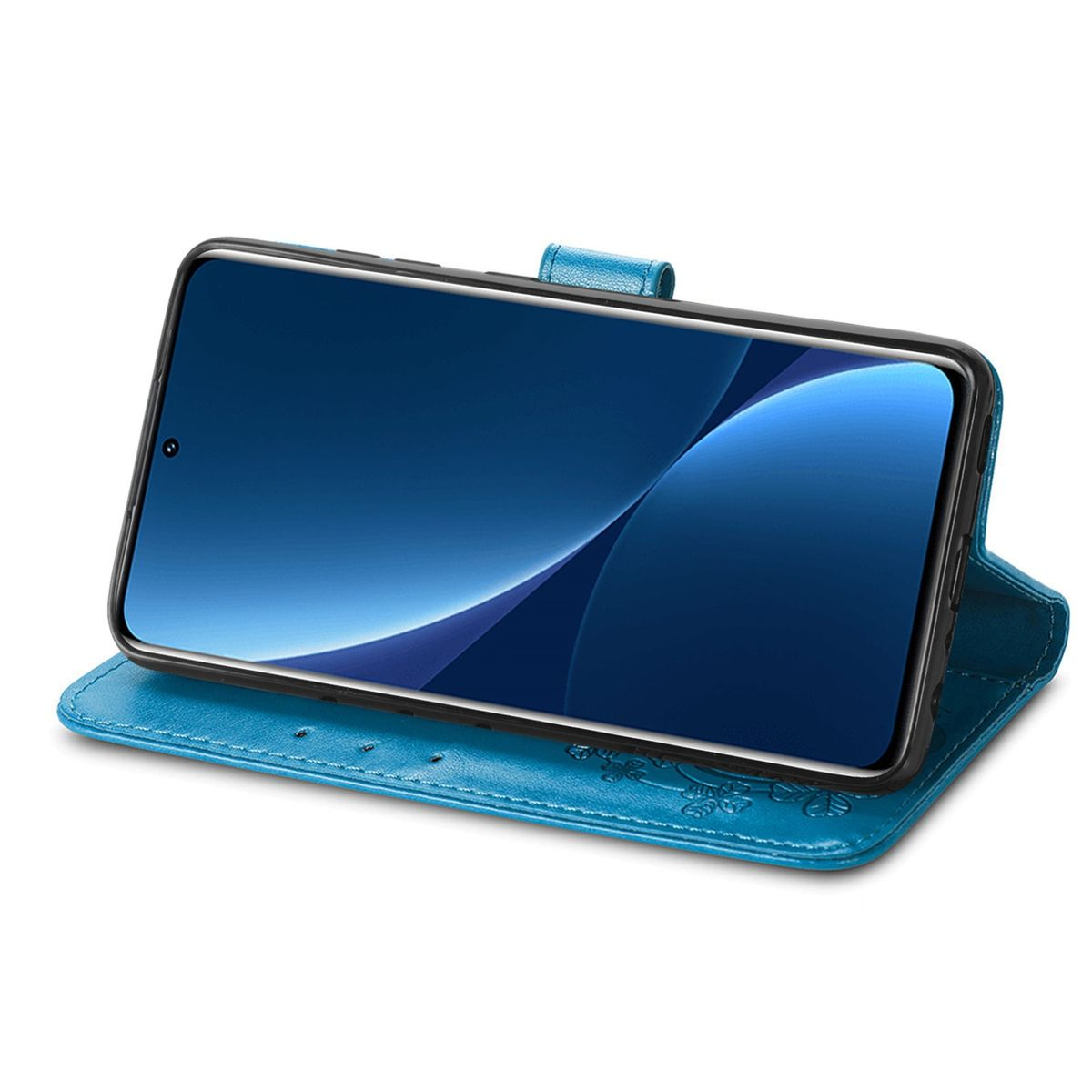 Eine blaue Handyhülle, geöffnet, um ein Telefon zu zeigen. Blumendesign auf der Hülle, blauer Bildschirm und schwarzer Rahmen.