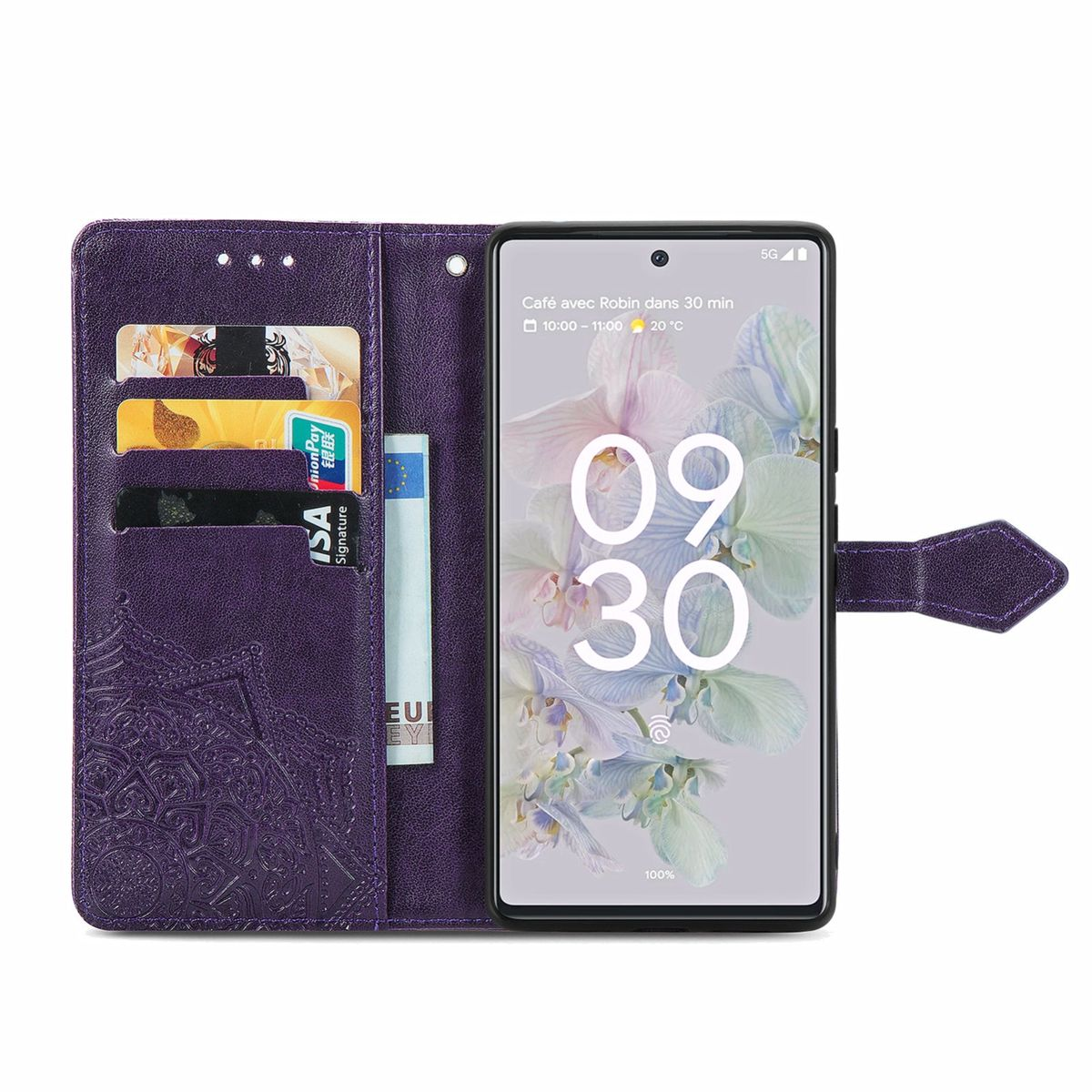 Lila Handyhülle offen. Karten, Geld und Telefon sind sichtbar. Das Telefon zeigt die Uhrzeit an.