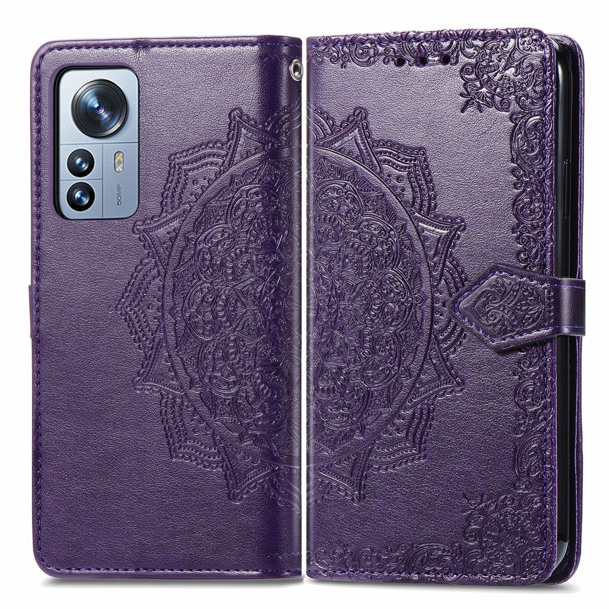 Lila Handyhülle, offen. Mandala-Design geprägt. Telefon ist sichtbar. Nahaufnahme von Telefon und Hülle.