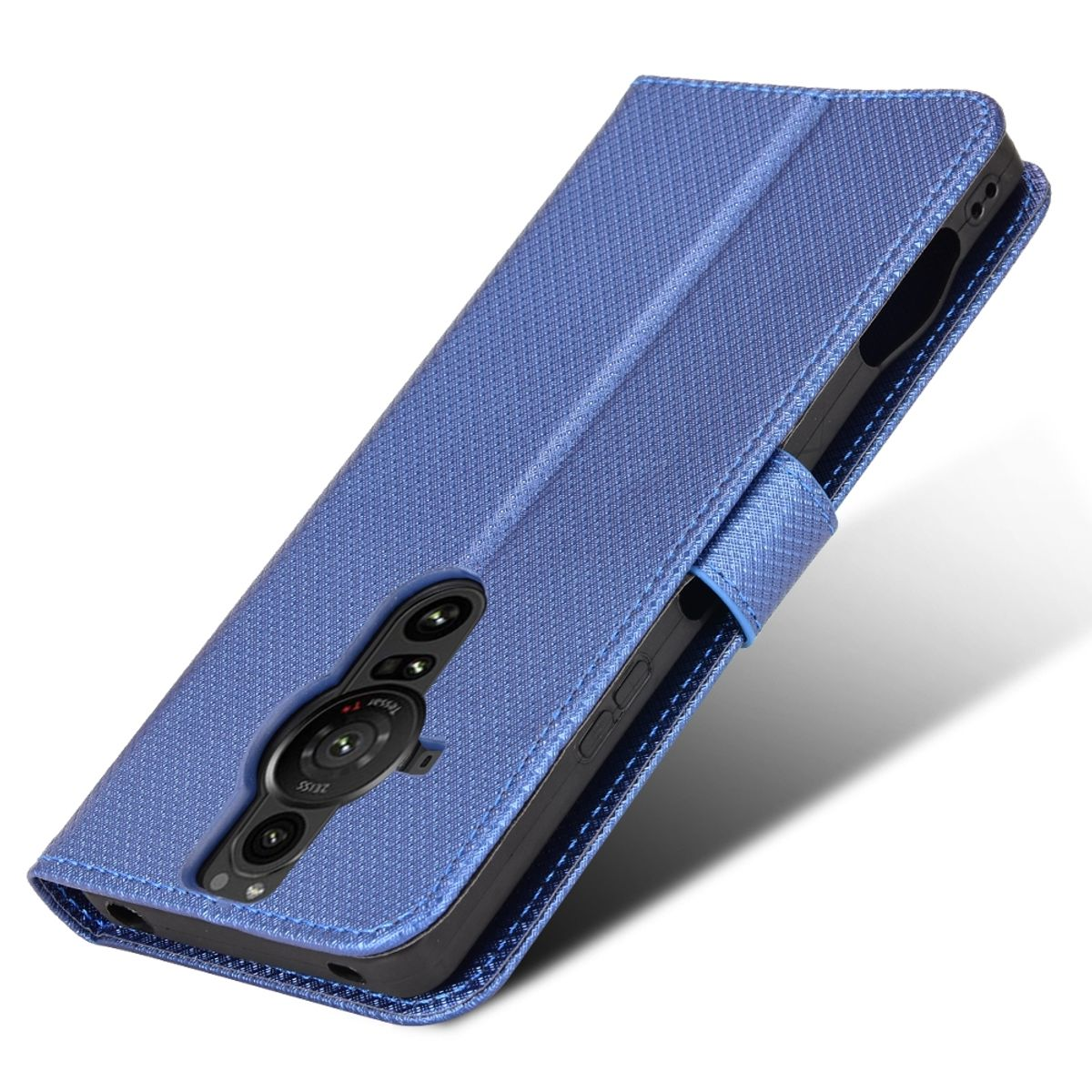 Geschlossene blaue Handyhülle mit Telefon. Weißer Hintergrund.