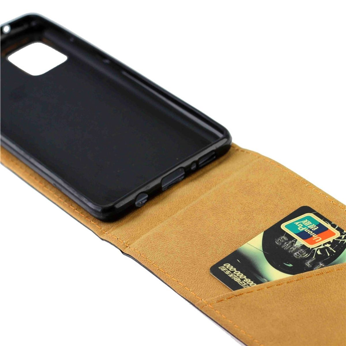 Handyhülle mit Karte und Telefon darin. Die Hülle ist geöffnet und beige.