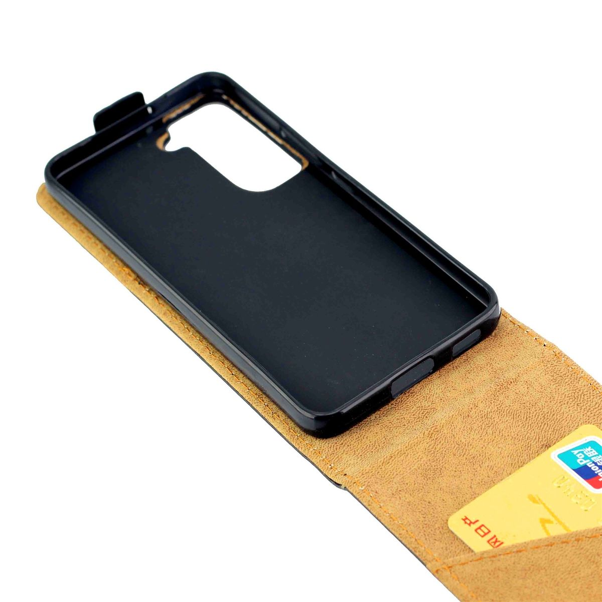 Handyhülle offen, mit Telefon und einer Karte im Inneren. Die Hülle hat einen Magnetverschluss. Die Hülle ist eine Geldbörsenhülle.