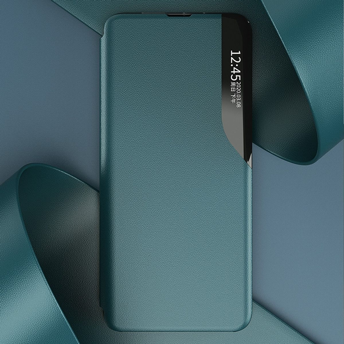 Türkisfarbene Handyhülle, geschlossen. Zeigt eine Uhr auf dem Display. Blauer Hintergrund.