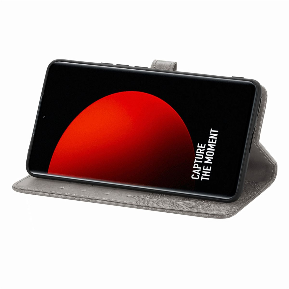 Graue Handyhülle geöffnet, zeigt ein Telefon mit rotem Hintergrund und Text.