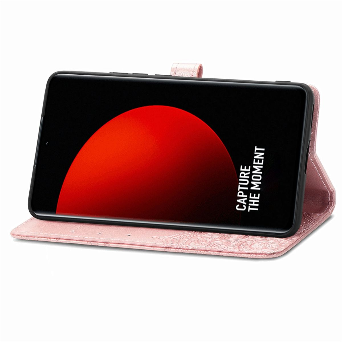 Geöffnete rosa Handyhülle mit einem Telefon darin. Das Telefon hat einen roten und schwarzen Bildschirm mit Text: Capture the moment.