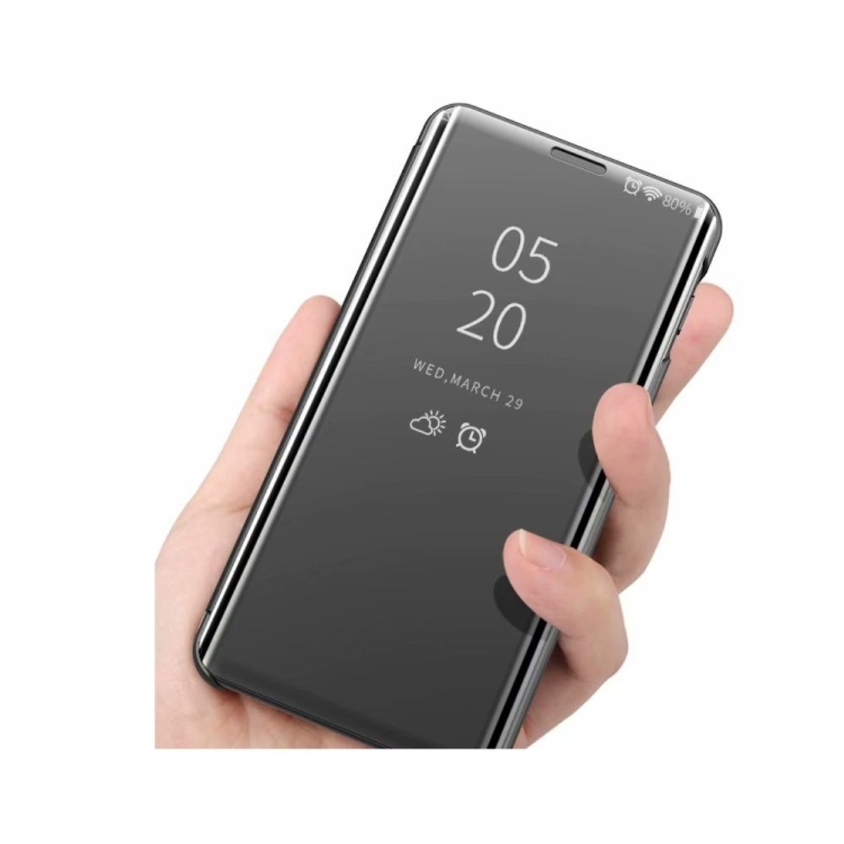 Telefon in der Hand, Display zeigt Datum und Uhrzeit. Schwarz-Silber-Design.