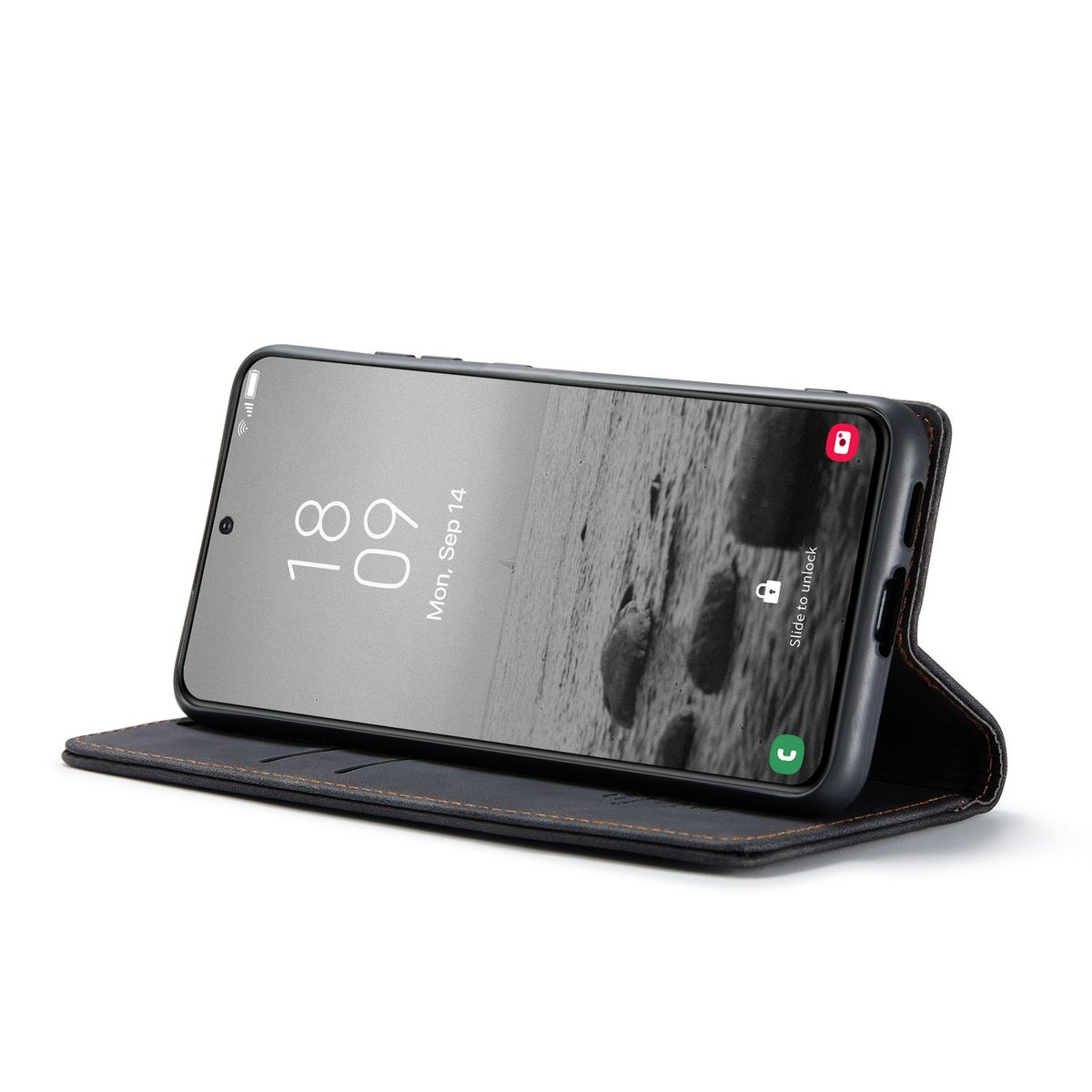 Telefon in Hülle, zeigt die Uhrzeit und ein Graustufenbild. Schwarze Hülle.