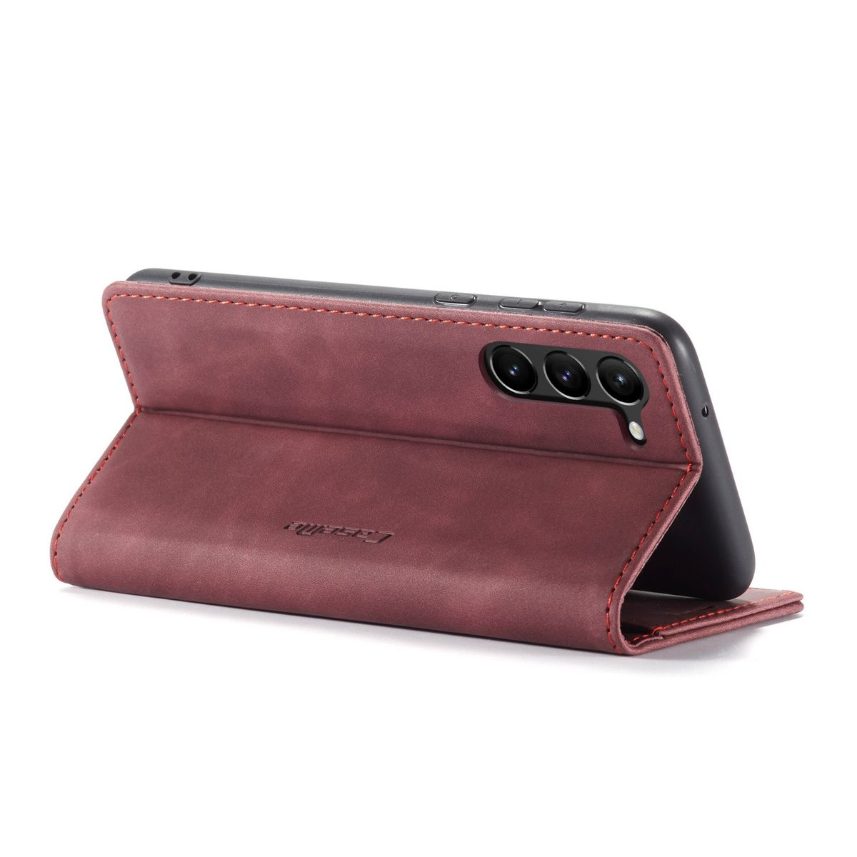 Eine weinrote Handyhülle, offen, die ein schwarzes Telefon hochhält. Rote Nähte sind sichtbar.