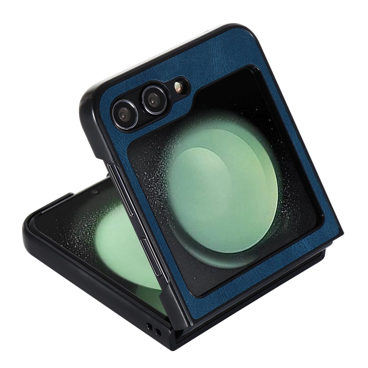 Faltbares Telefon in einer blau-schwarzen Hülle, mit sichtbarer Kamera, in einem Winkel geöffnet.
