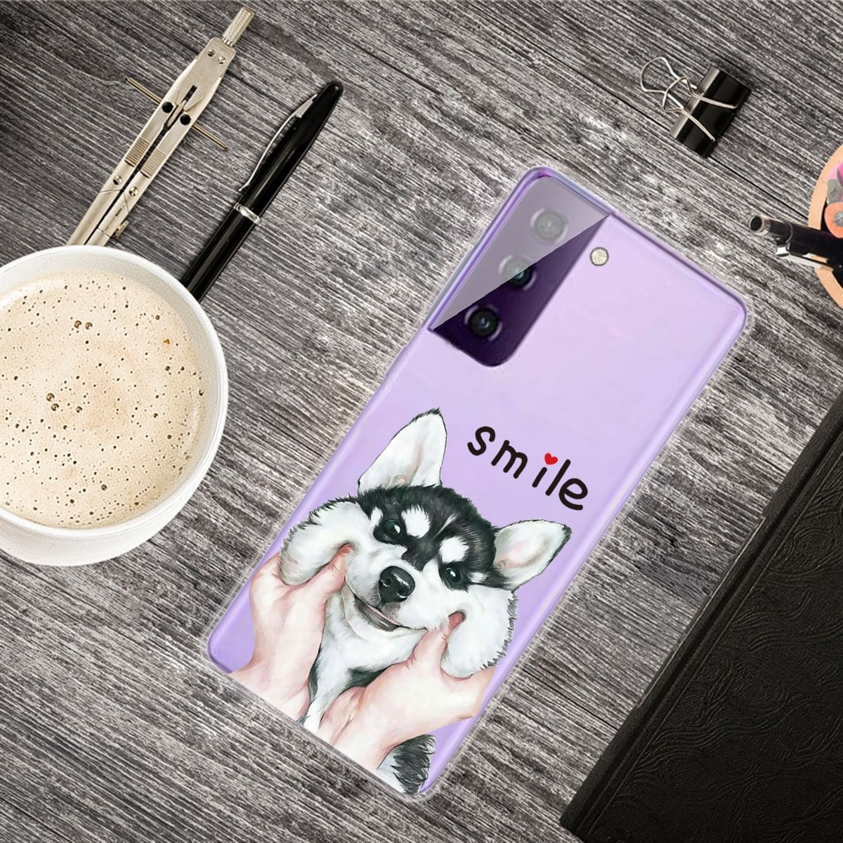 Handyhülle mit Husky-Design und dem Text „Smile“.