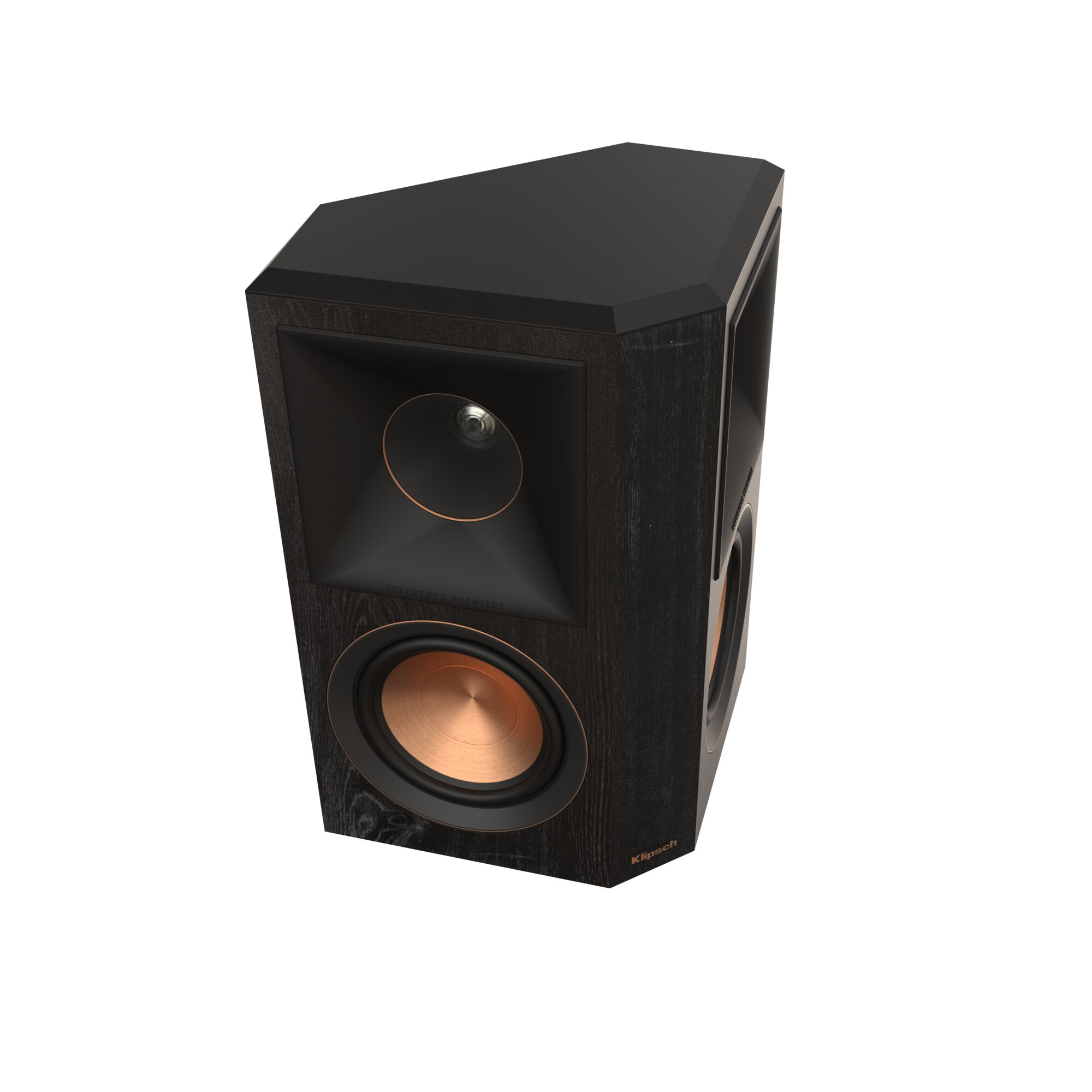 Un altoparlante nero con un woofer in rame e un tweeter a tromba. Vista angolata su sfondo bianco.