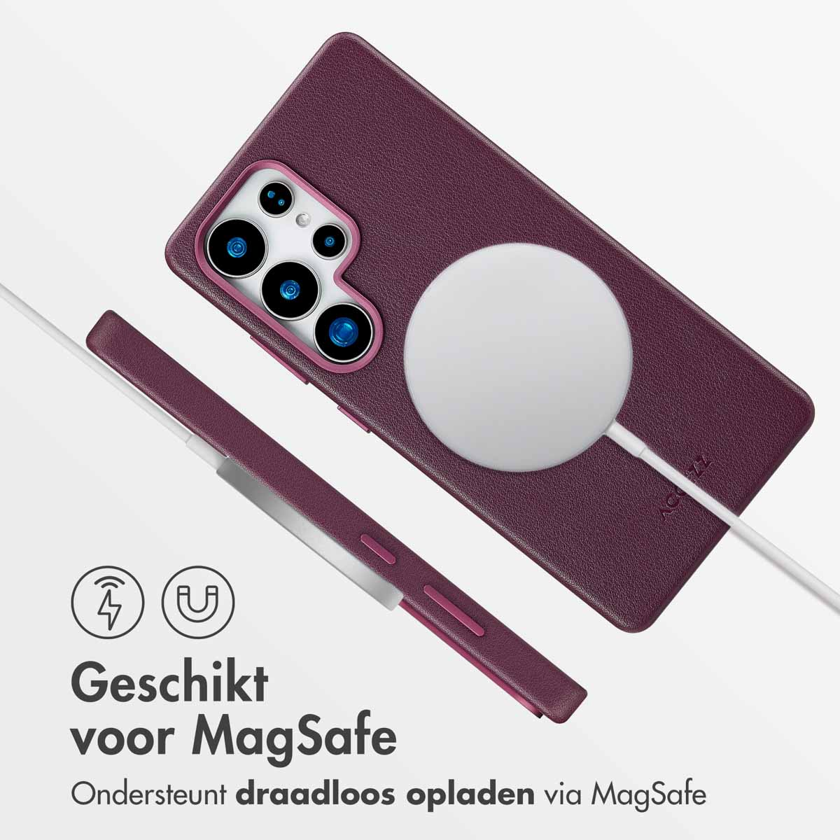 Paarse telefoonhoes met een witte MagSafe-oplader bevestigd. Achtergrond is wit.