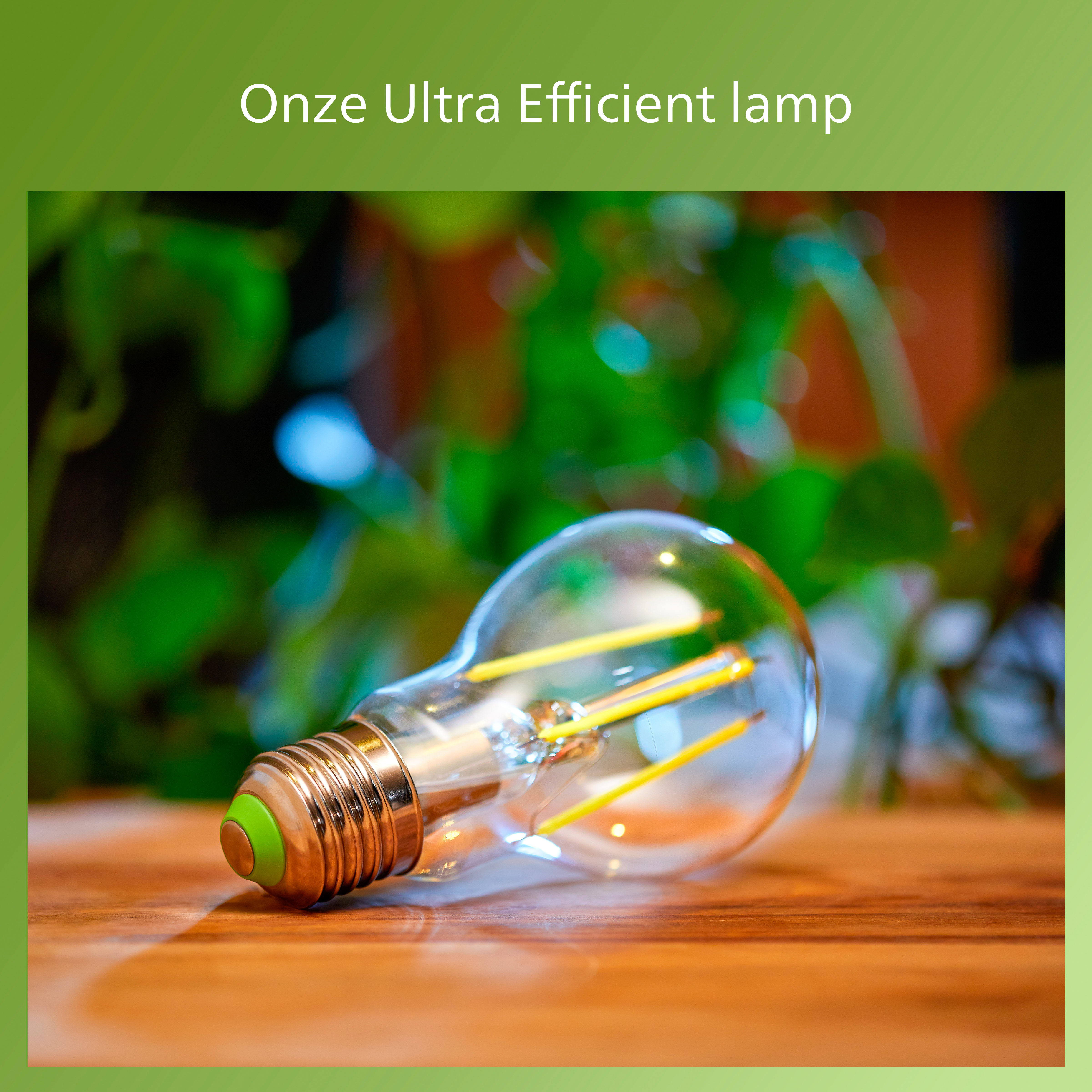 Ampoule LED sur surface en bois. Base verte, filaments jaunes, fond vert.