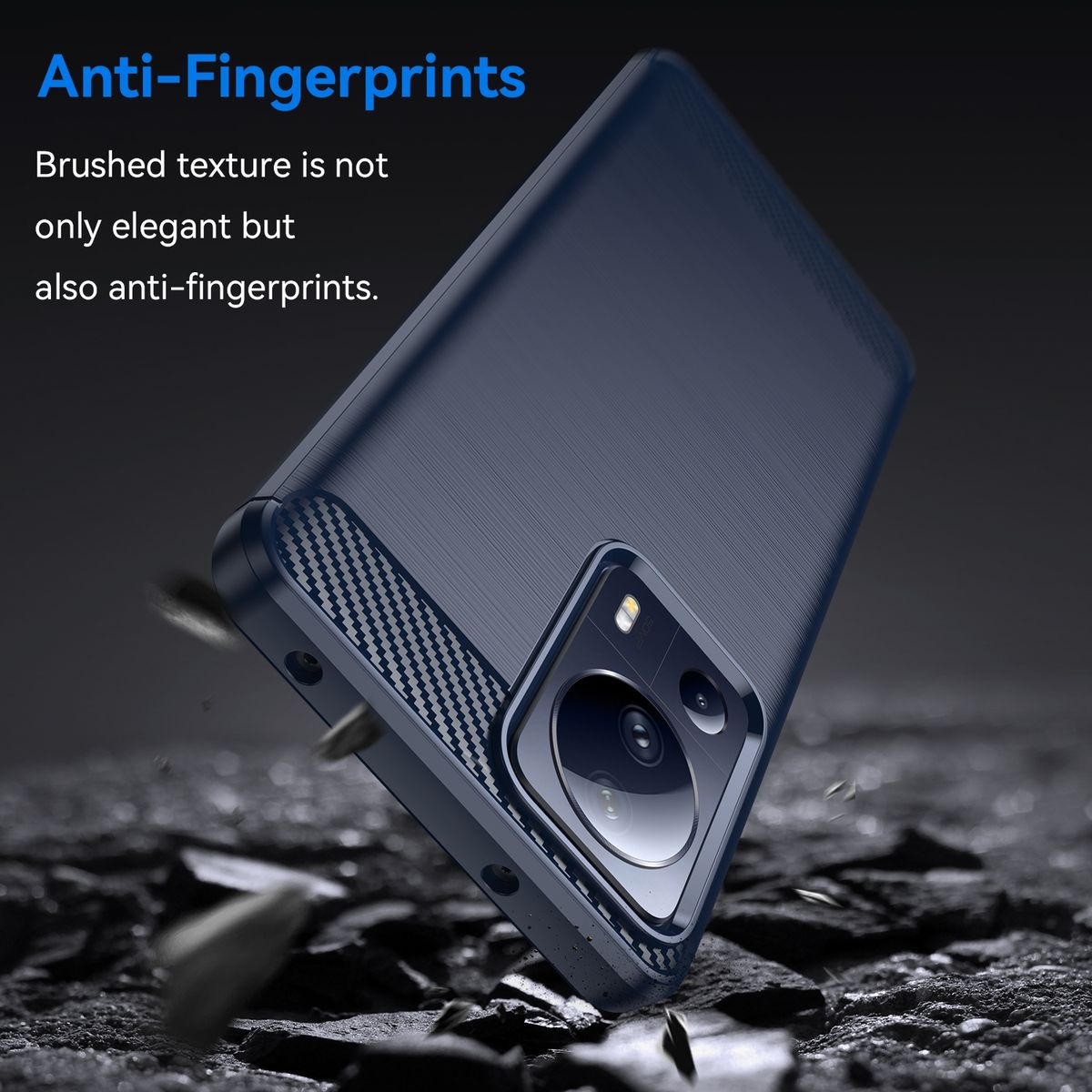 Dunkelblaue Handyhülle, angewinkelte Ansicht. Text: 'Anti-Fingerprints', 'Brushed texture'. Auf Oberfläche.