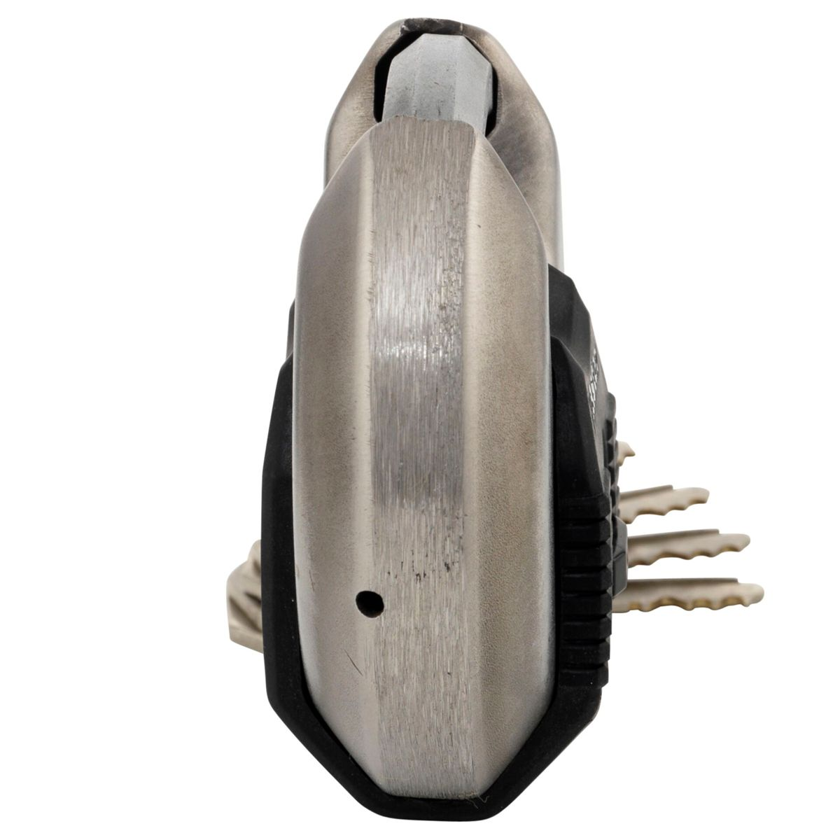 Ein Multitool wird angezeigt. Es ist silber und schwarz, mit Schlüsseln und einer Klinge sichtbar.