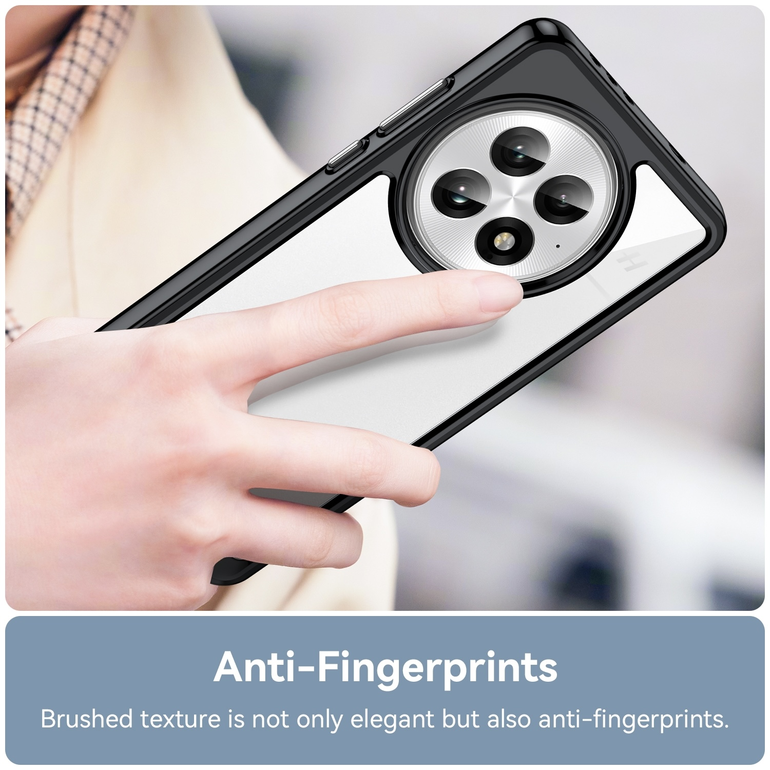 Eine Hand, die ein Telefon mit Hülle hält. Der Text lautet Anti-Fingerabdrücke.