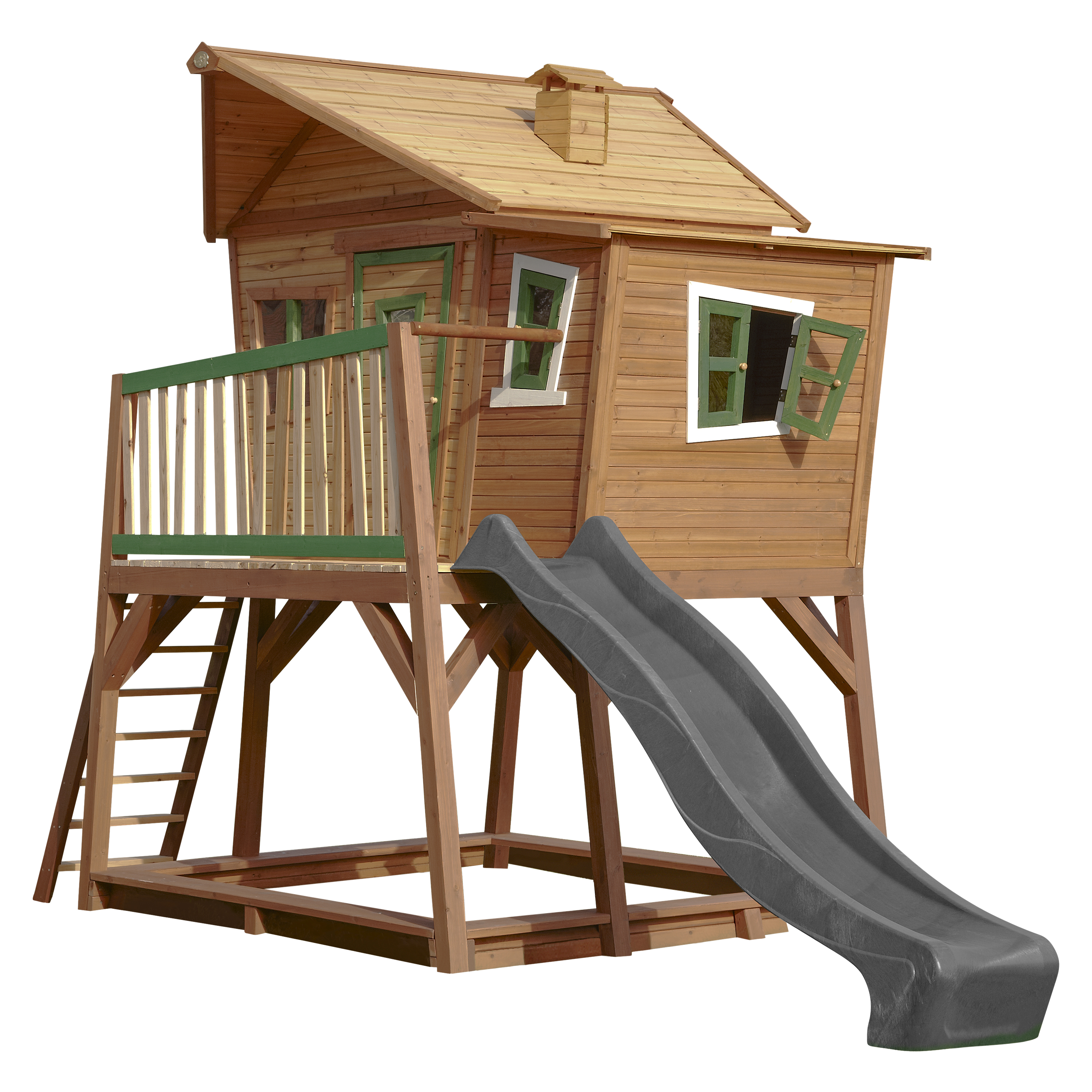 Ein Spielhaus aus Holz mit Leiter, Rutsche und grünen Akzenten. Es ist ein Spielplatz im Garten.