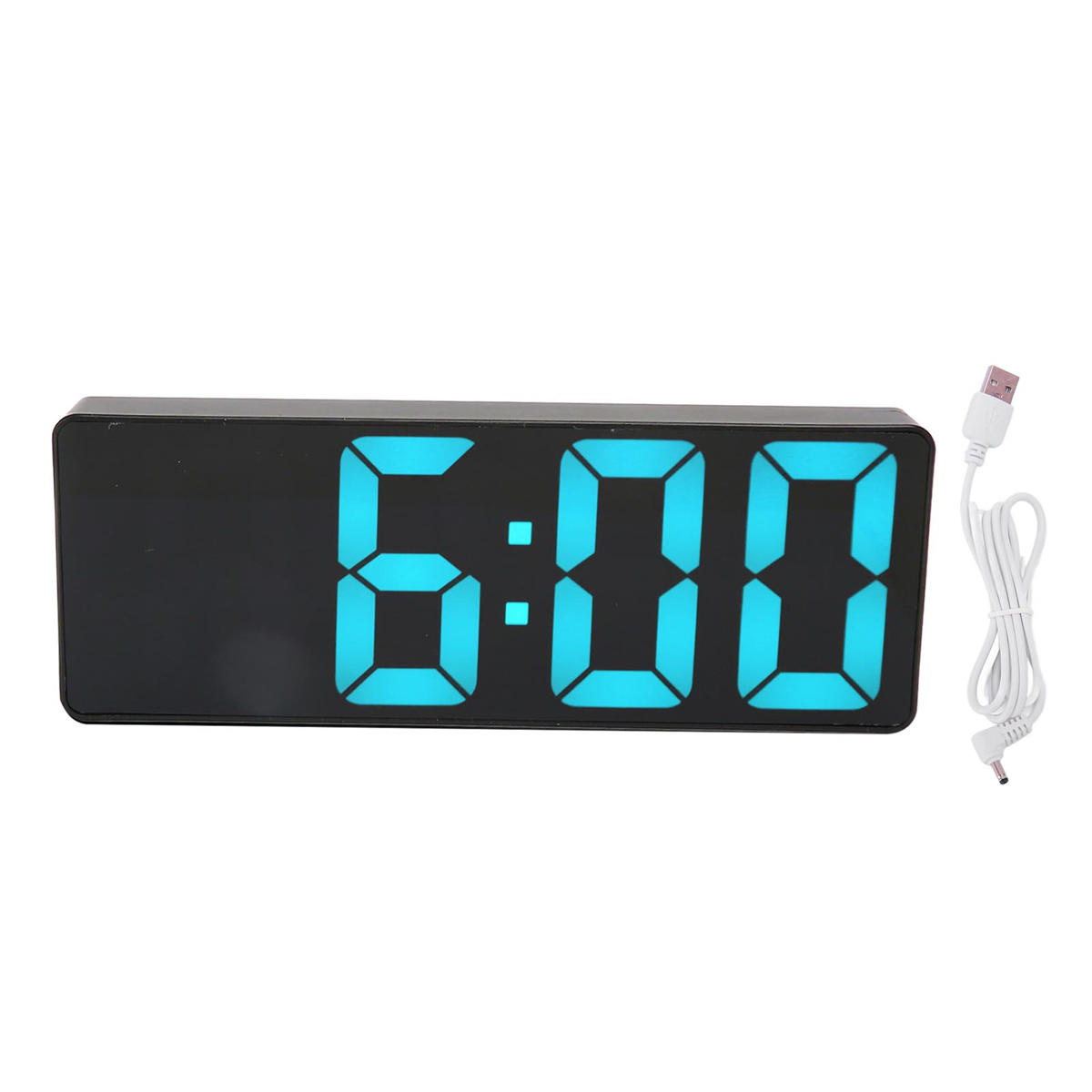 Digitaluhr, die 6:00 anzeigt. Sie hat ein blaues Display und ein weißes USB-Kabel daneben.