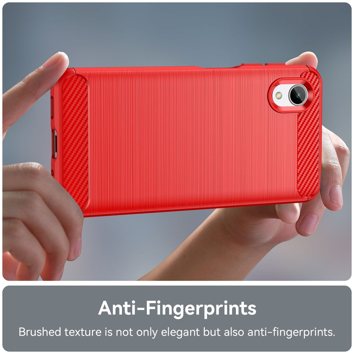 Eine rote Handyhülle, gehalten von Händen, zeigt strukturiertes Design und Carbonfaser-Akzente. Text: Anti-Fingerprints.