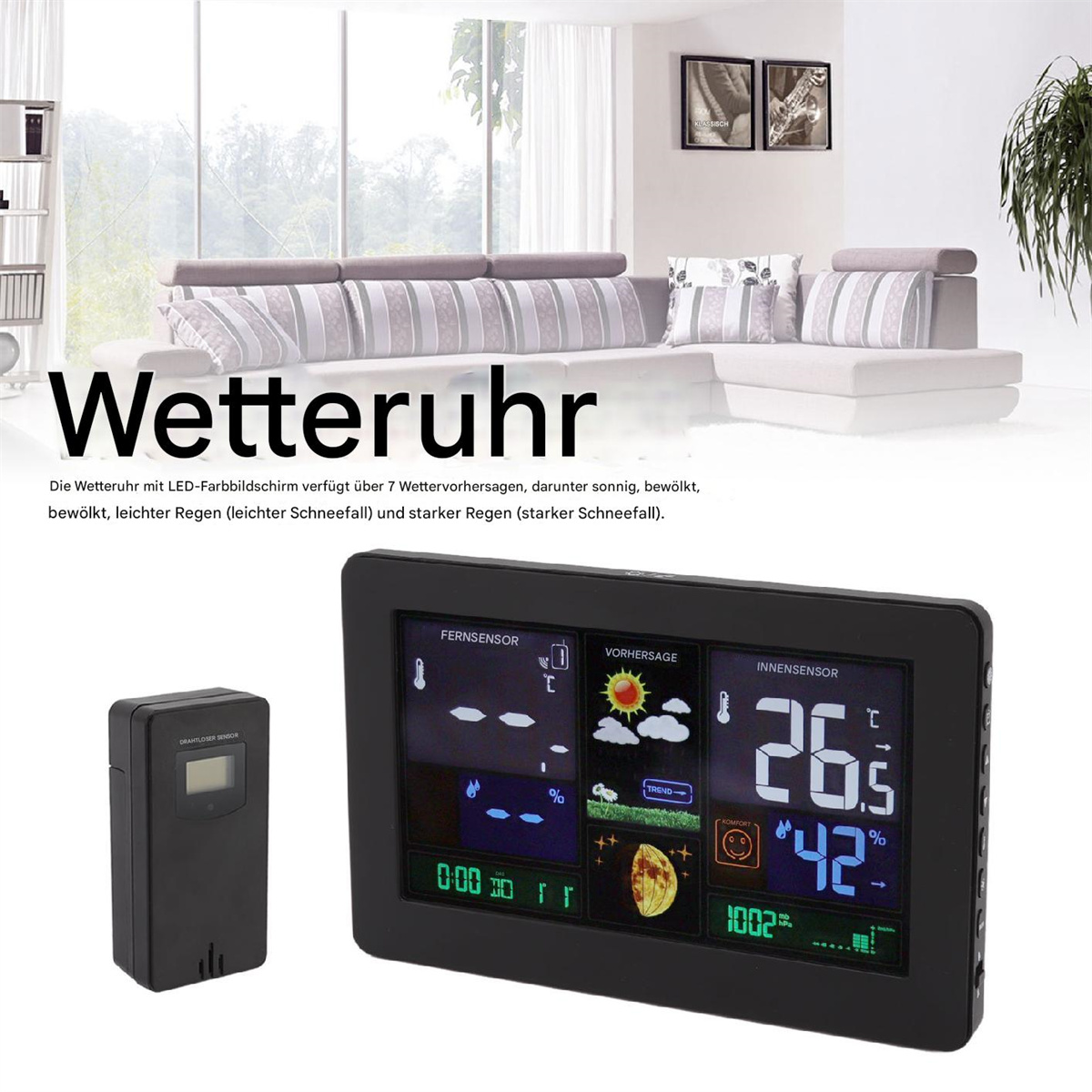 Eine schwarze Wetterstation mit einem schwarzen Sensor, mit verschwommenem Wohnzimmerhintergrund.