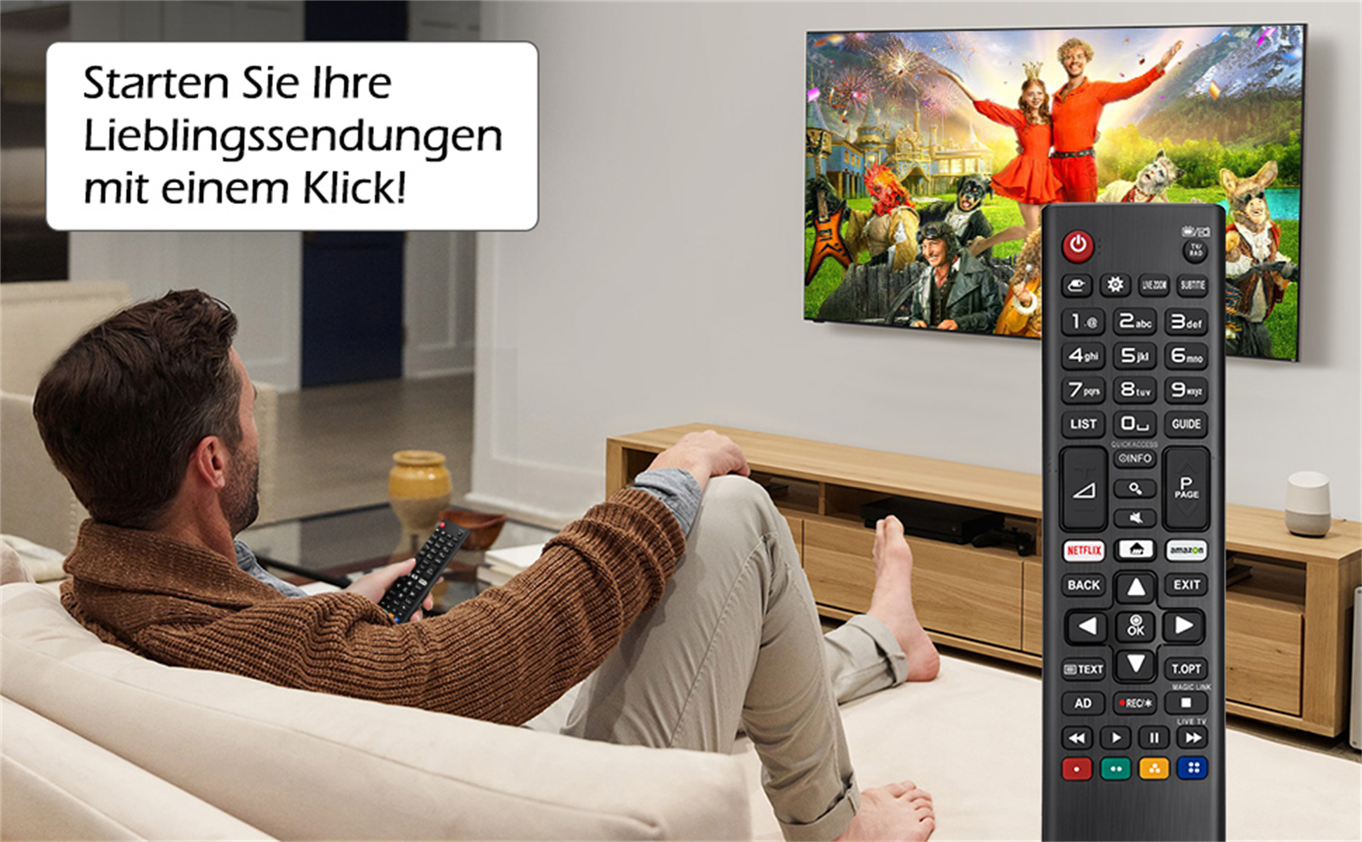 Ein Mann benutzt eine Fernbedienung, um einen Fernseher zu steuern. Der Fernseher ist eingeschaltet und zeigt eine Sendung.