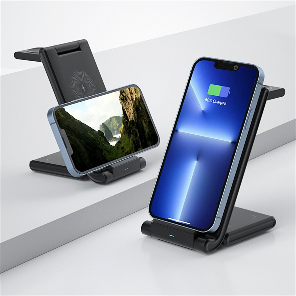 Zwei Telefone auf kabellosen Ladeständern. Ein Telefon zeigt eine Berglandschaft.