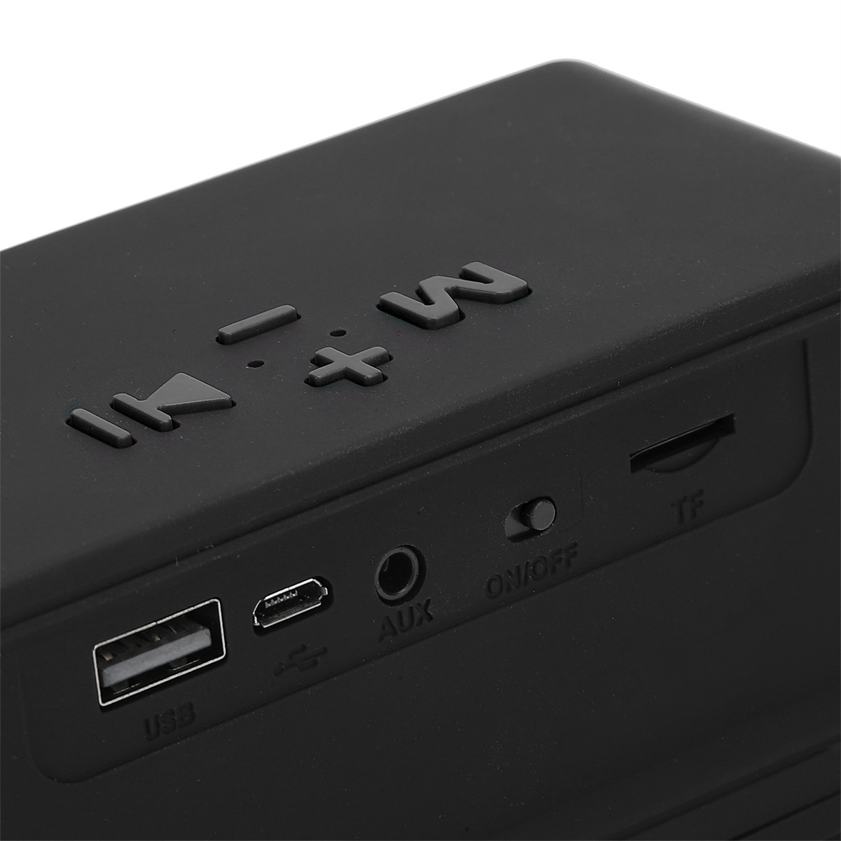 Schwarzes Lautsprecher-Bedienfeld: USB, AUX, EIN/AUS, TF und andere Tasten.