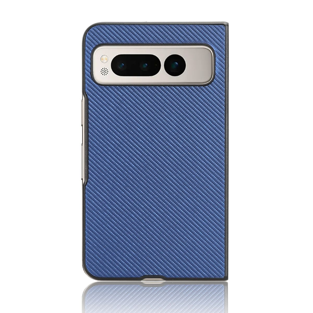 Blaue Handyhülle. Die Rückseite hat ein gemustertes Design. Weißer Hintergrund.