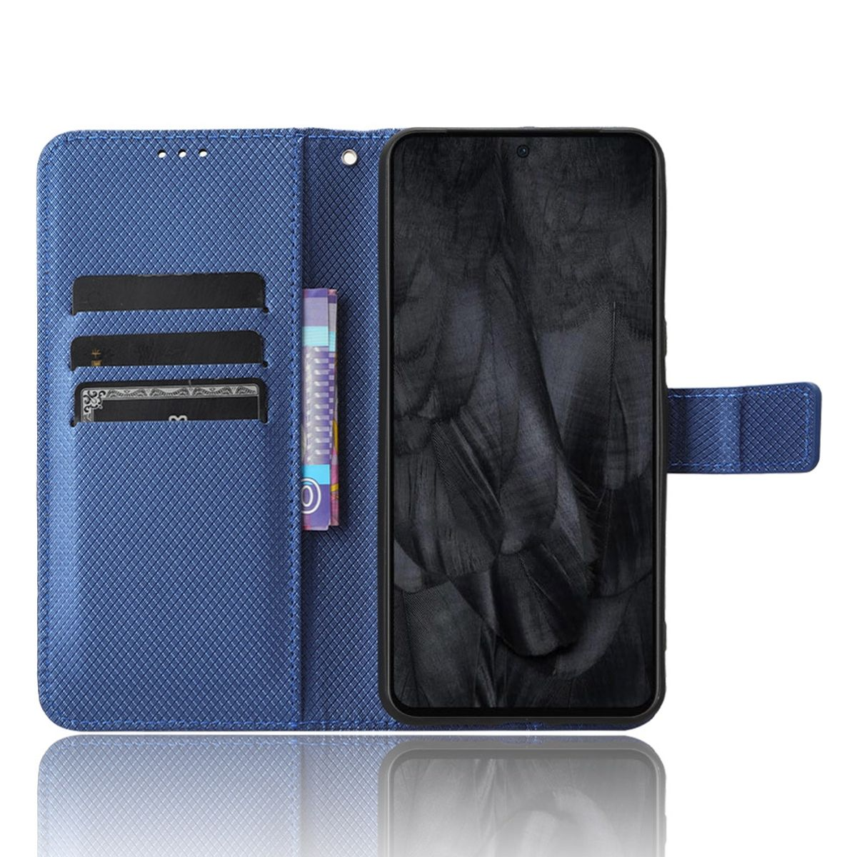 Blaue Handyhülle mit Karten und Telefon sichtbar. Der Telefonbildschirm hat ein Federdesign.