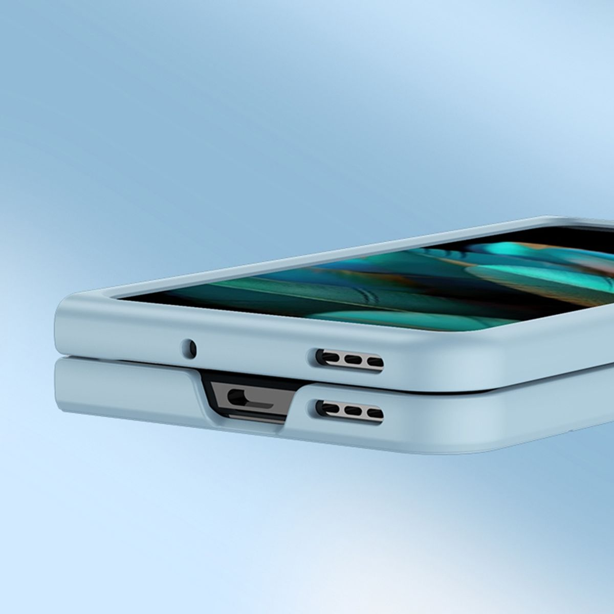 Eine hellblaue Handyhülle, mit einem Telefon darin. Die Hülle hat Aussparungen für Anschlüsse.