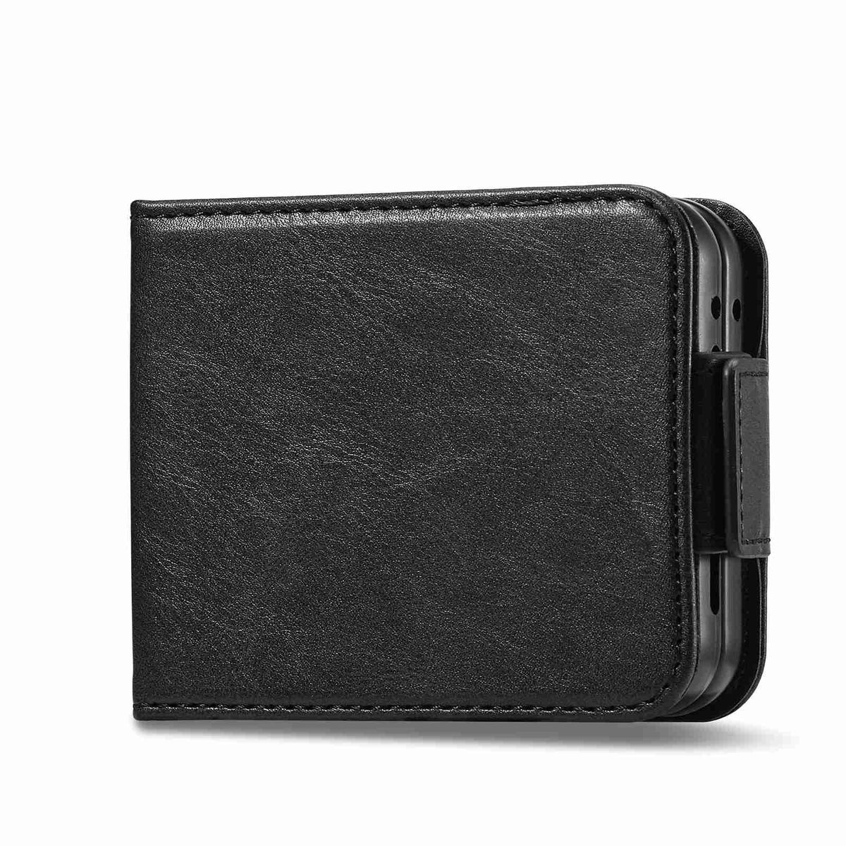 Eine schwarze Brieftasche-Handyhülle, geschlossen und auf weißem Hintergrund isoliert.