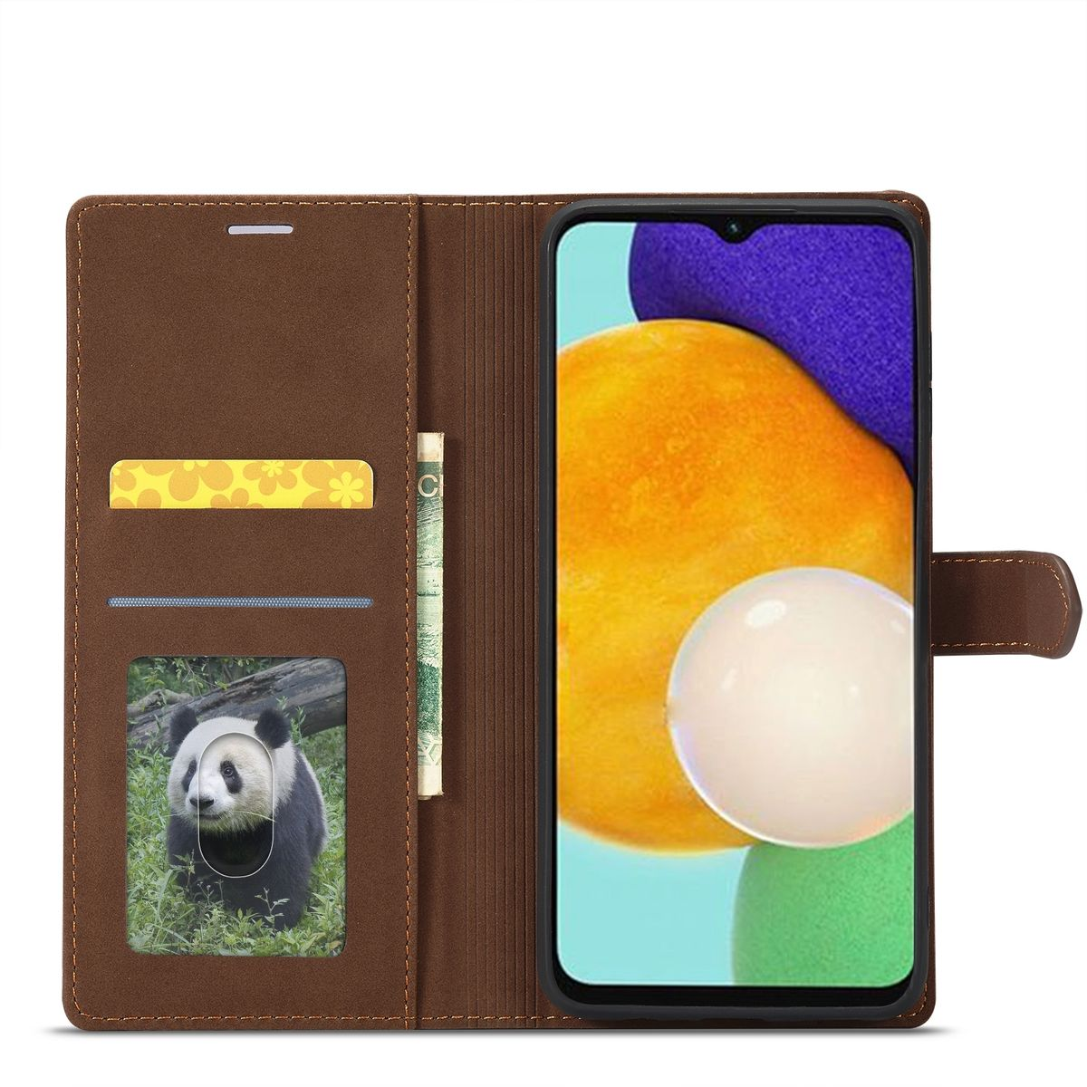 Braune Handyhülle offen. Sie hat Kartenfächer, eine Geldbörse und ein Panda-Bild.