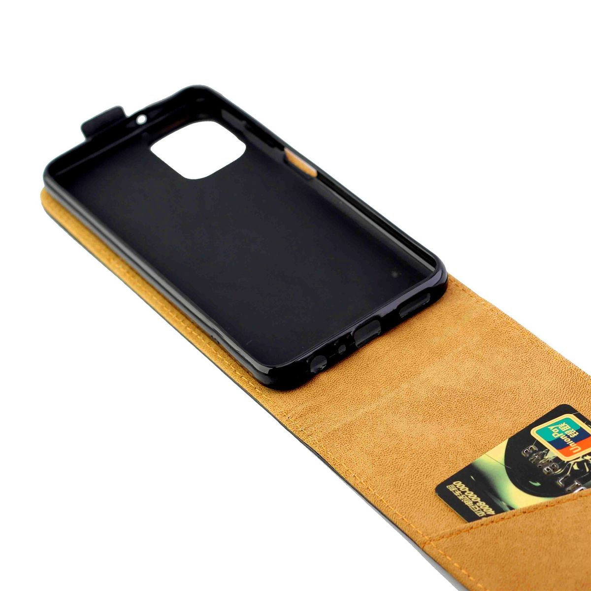 Eine offene Handyhülle mit einem Telefon darin, das eine Karte und einen Steckplatz zeigt.