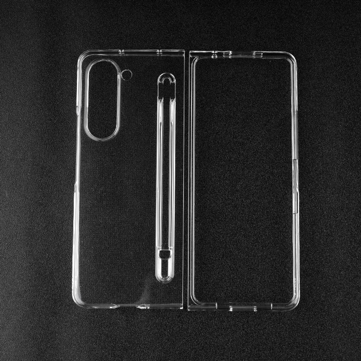 Transparente Handyhülle mit Platz für Stift und Stift. Der Koffer ist offen und auf dunklem Hintergrund.