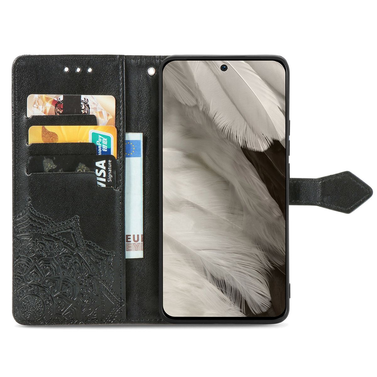 Schwarze Handyhülle mit Karten und Bildschirm. Hülle ist offen, zeigt Karten und Telefonbildschirm.