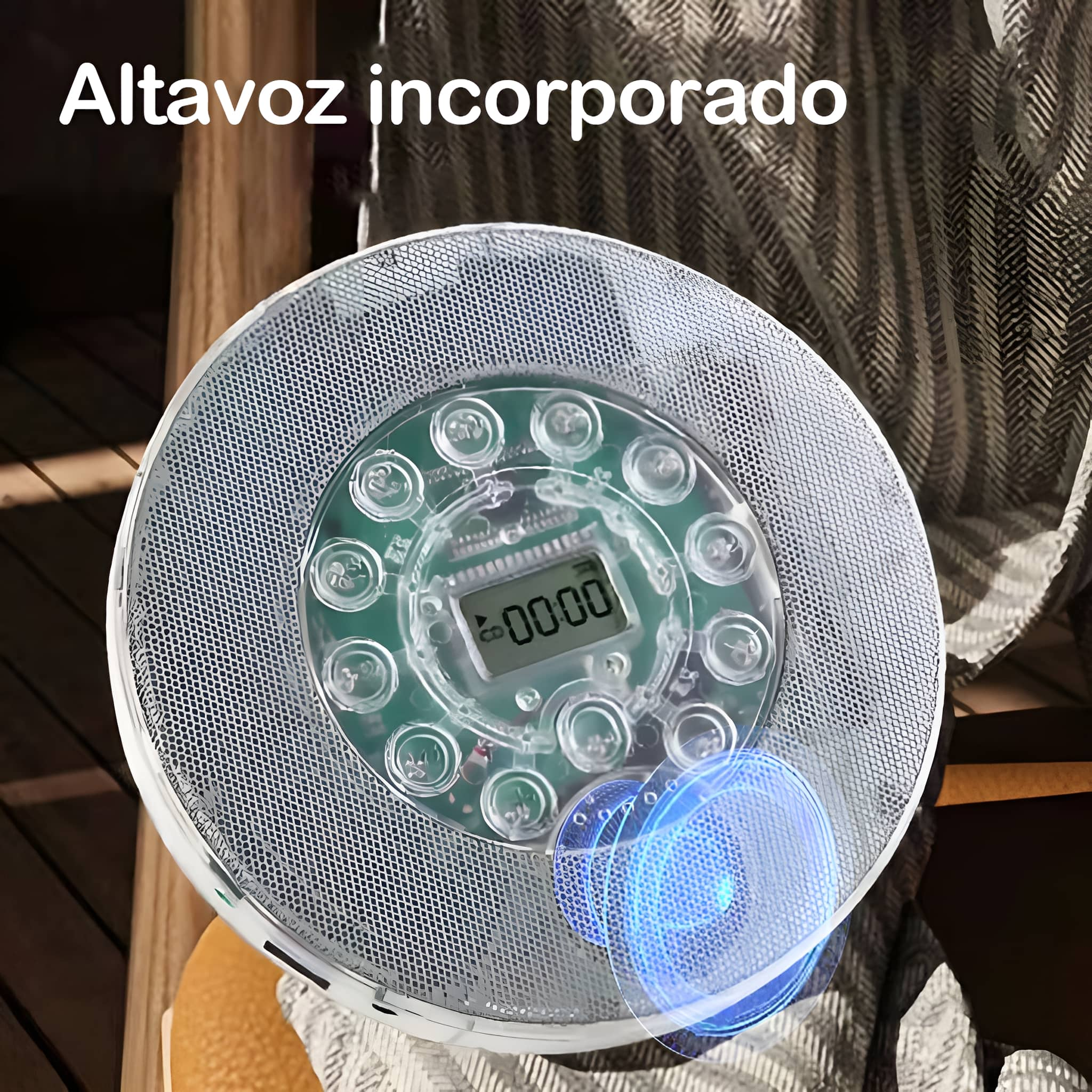 Ein weiß-silberner CD-Player mit Digitalanzeige. Der Text 'Altavoz incorporado' ist sichtbar.