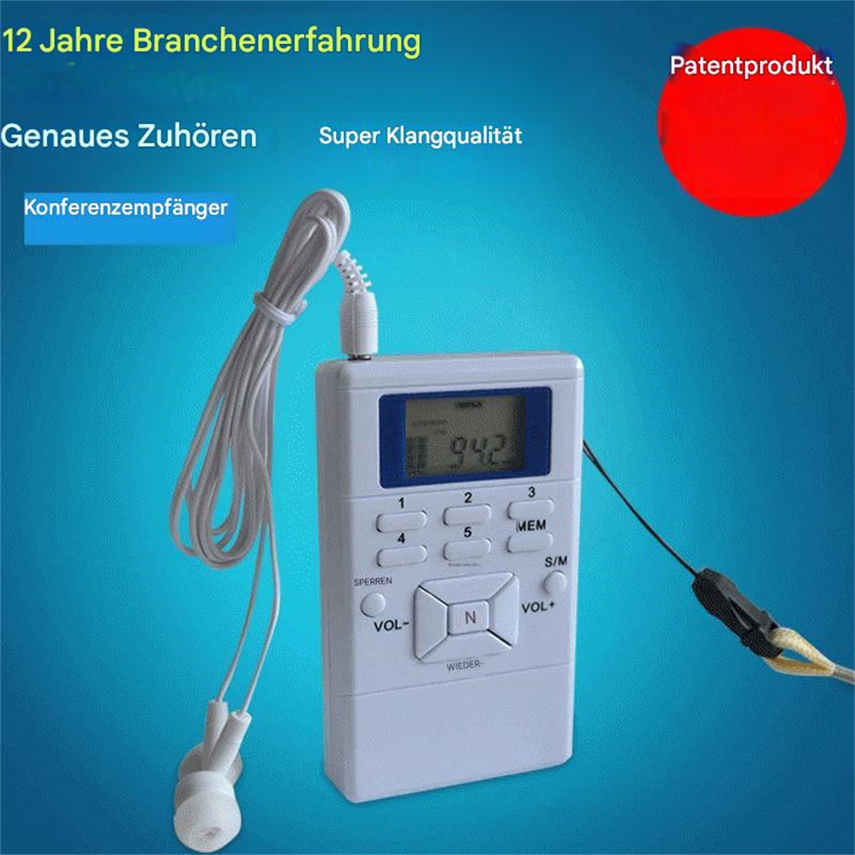 Ein weißes und graues elektronisches Gerät mit Bildschirm und Knöpfen. Es gibt Kopfhörer mit einem weißen Kabelanschluss.