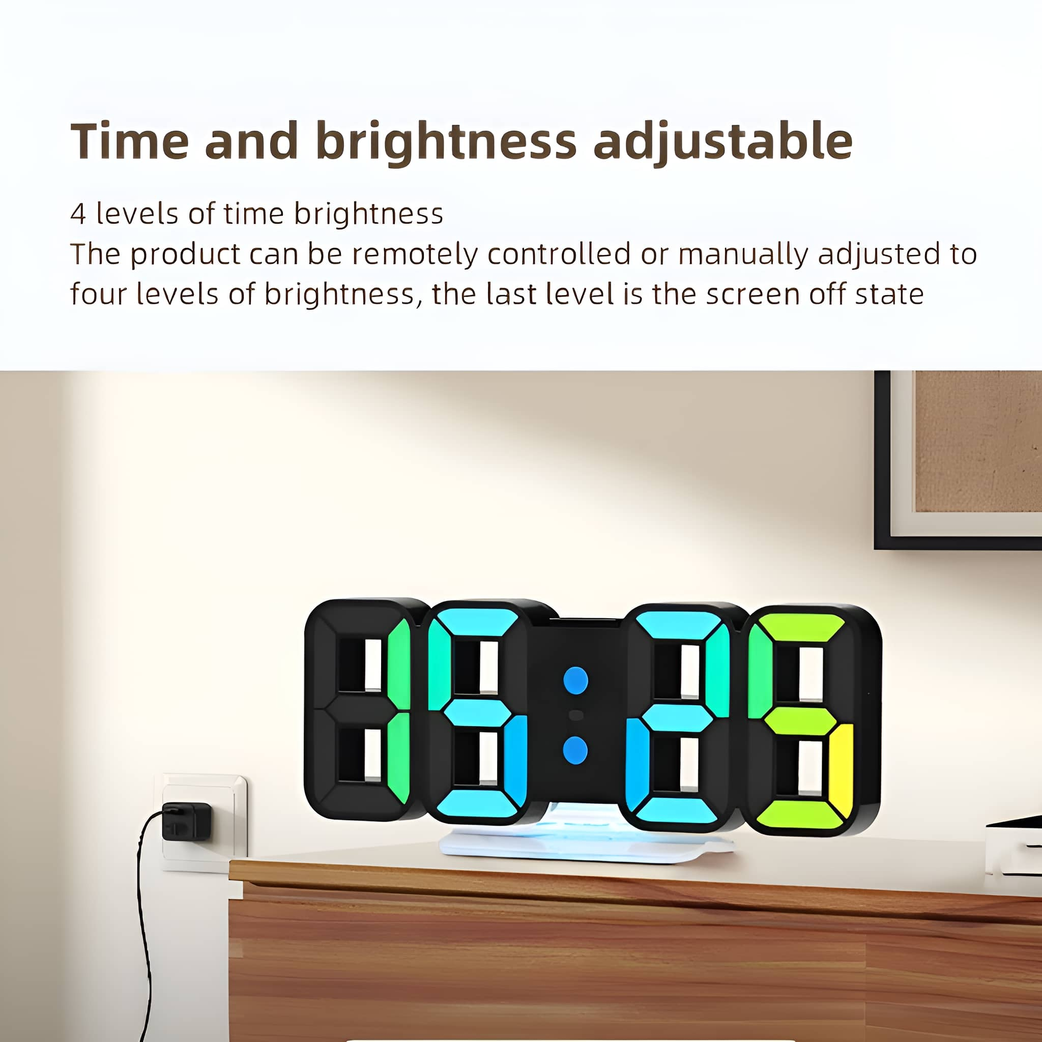 Digitaluhr mit Zeit- und Helligkeitsreglern. Schwarz mit grünen, blauen und gelben Lichtern.