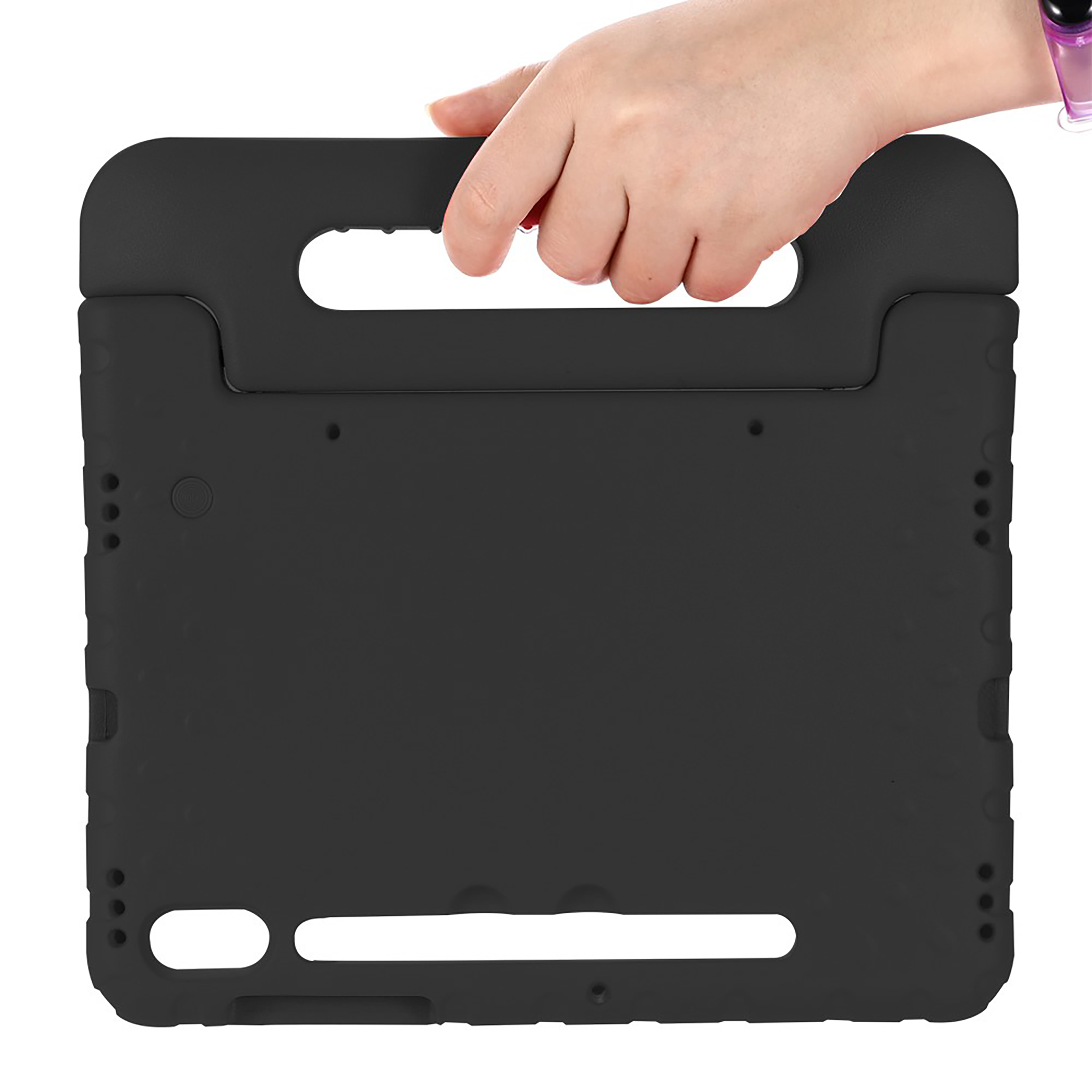 Schwarze Tablethülle mit Griff, gehalten von einer Hand. Die Hülle ist schwarz.