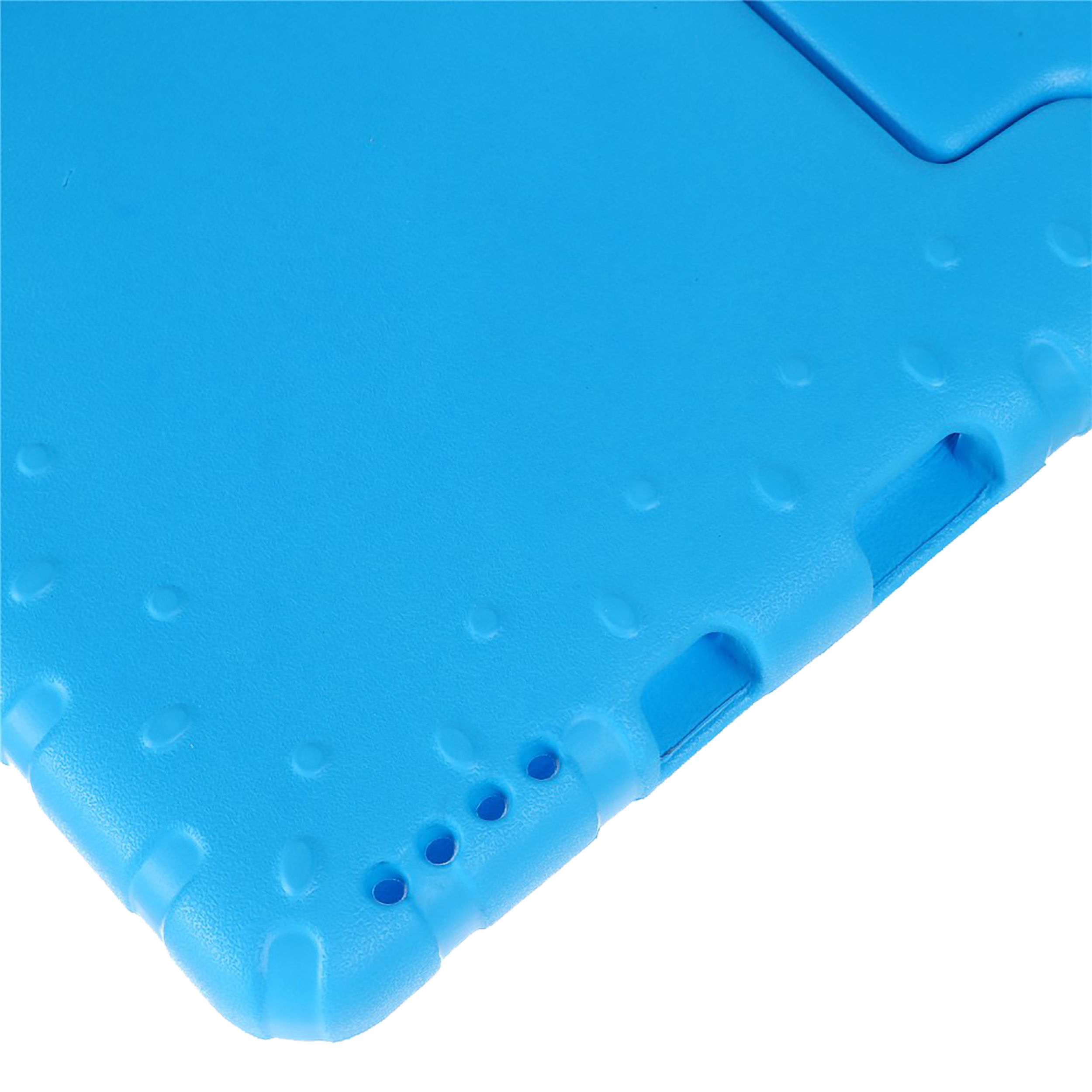 Nahaufnahme einer blauen Tablethülle mit abgerundeten Ecken. Es gibt Löcher für den Lautsprecher oder das Mikrofon.