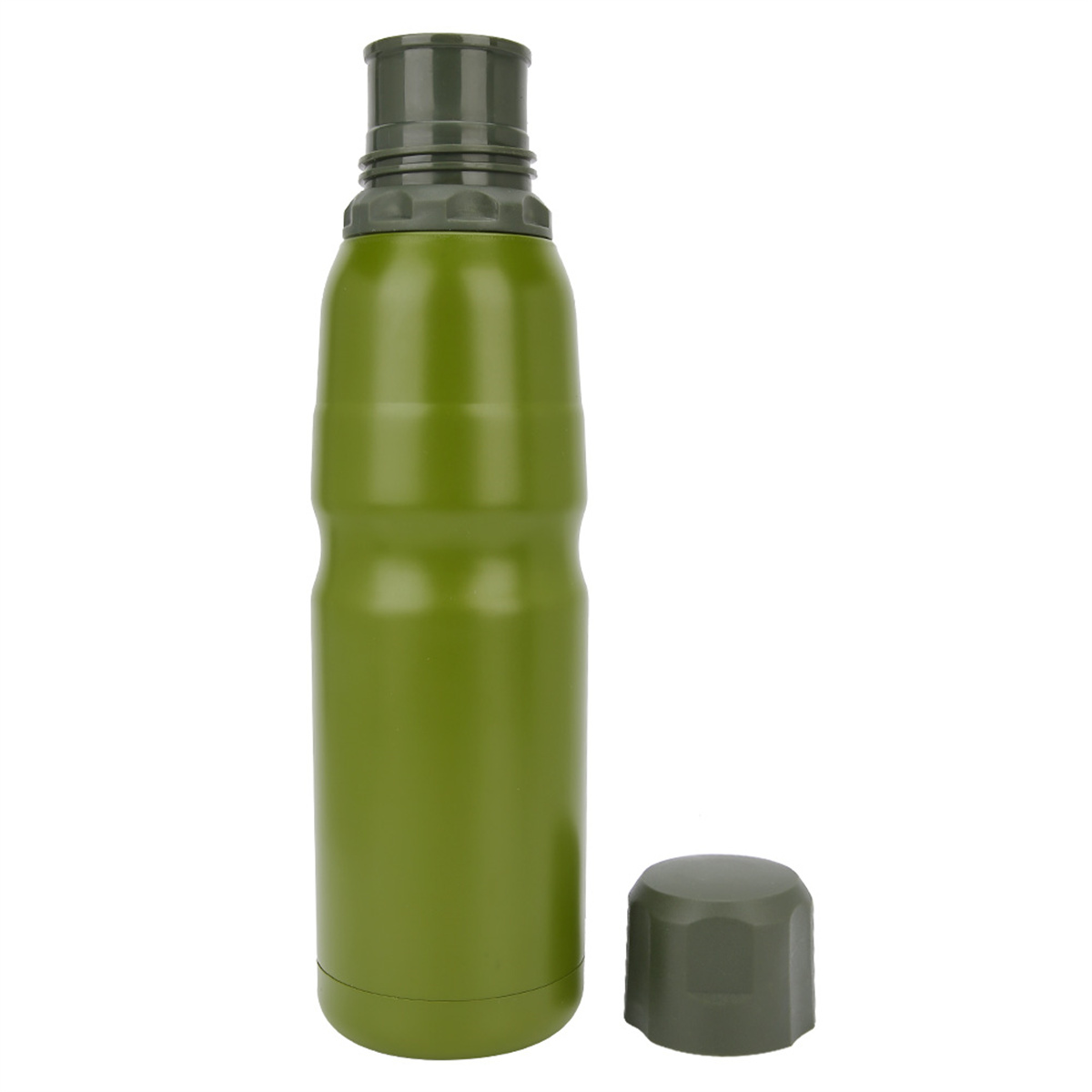 Grüne isolierte Wasserflasche mit dunkelgrünem Deckel, offen, zeigt das Flaschendesign.