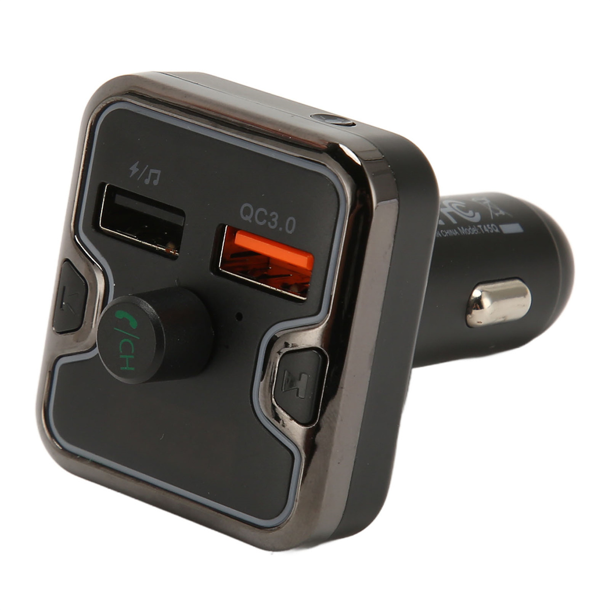 Ein schwarzes Autoladegerät mit USB-Anschlüssen und einem orangefarbenen QC3.0-Anschluss.