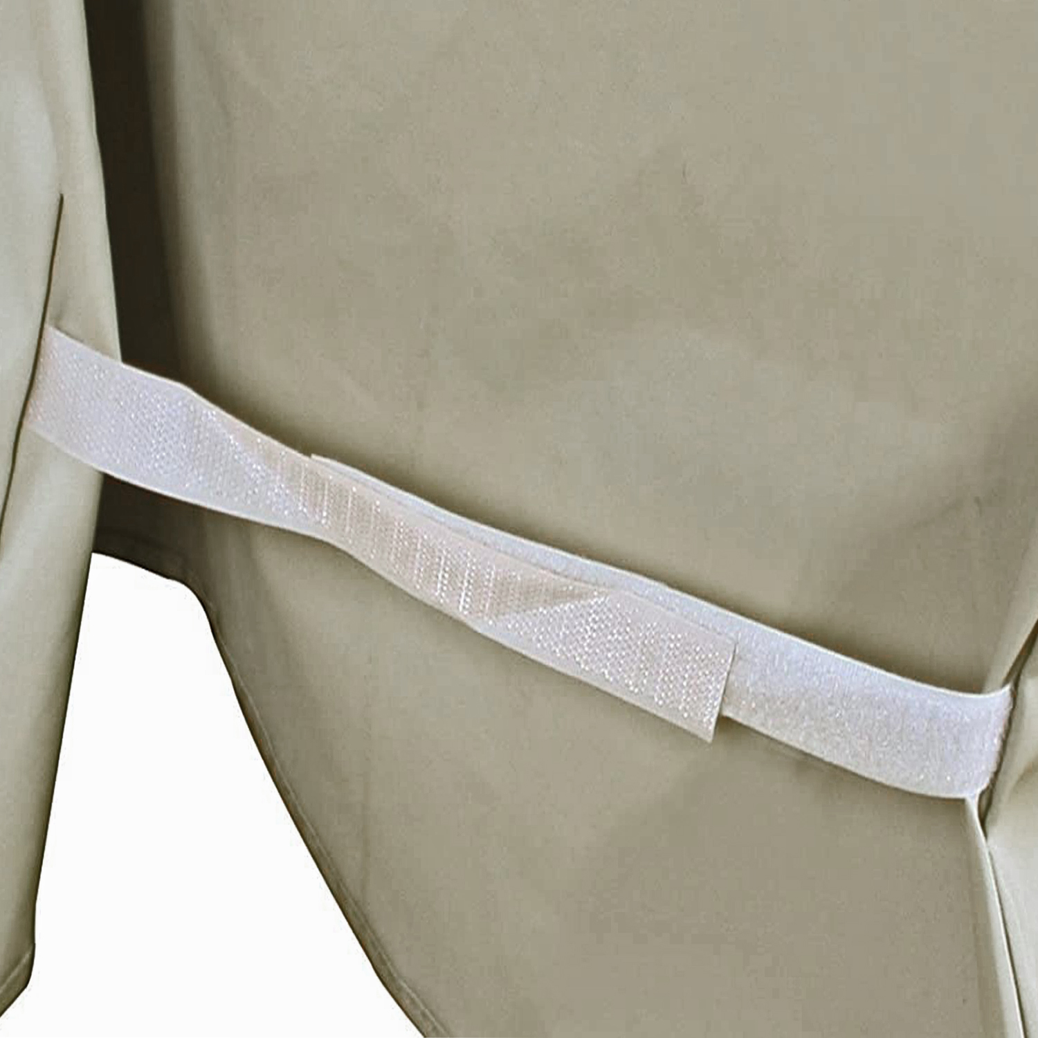 Beige Stoffabdeckung mit Klettverschluss. Der Riemen ist weiß und sichert die Abdeckung.