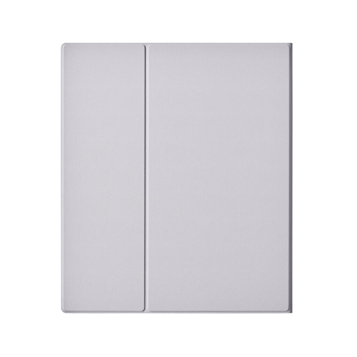 Estuche blanco cerrado con una línea vertical sobre fondo blanco.