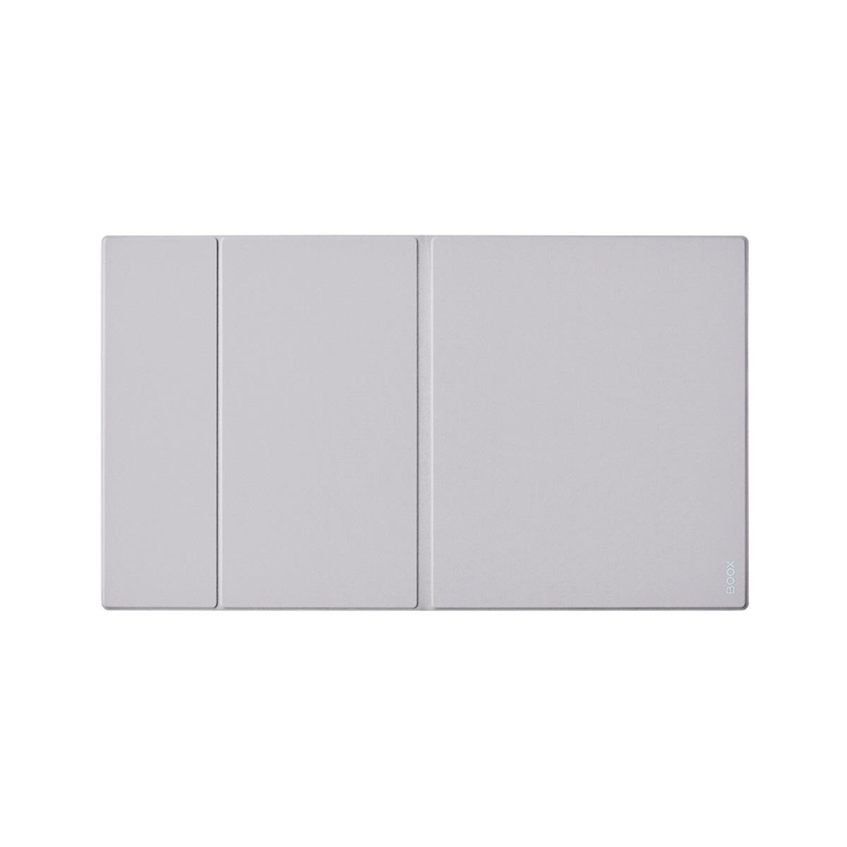 Un producto rectangular gris claro, plegado, posiblemente una funda para tableta, sobre un fondo blanco.