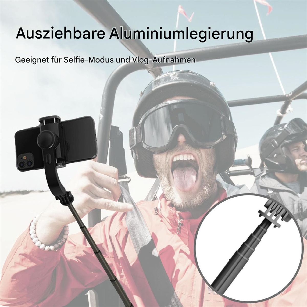 Ein Mann benutzt einen Selfie-Stick und ein Telefon. Hintergrund: Person mit Helm.