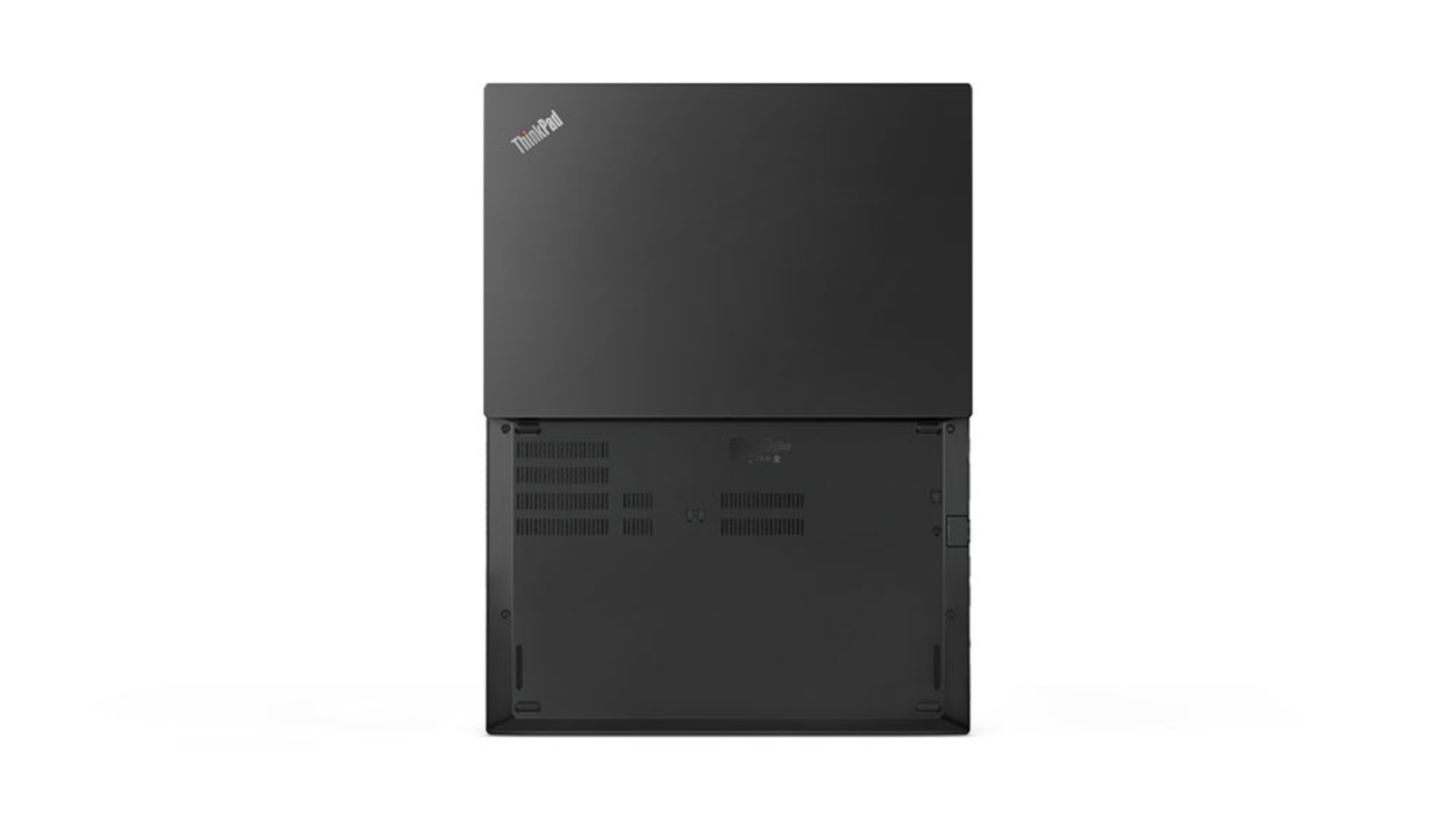 Schwarzer Lenovo Thinkpad Laptop, Ansicht von unten. Er ist geöffnet und zeigt die Unterseite und die Tastatur.