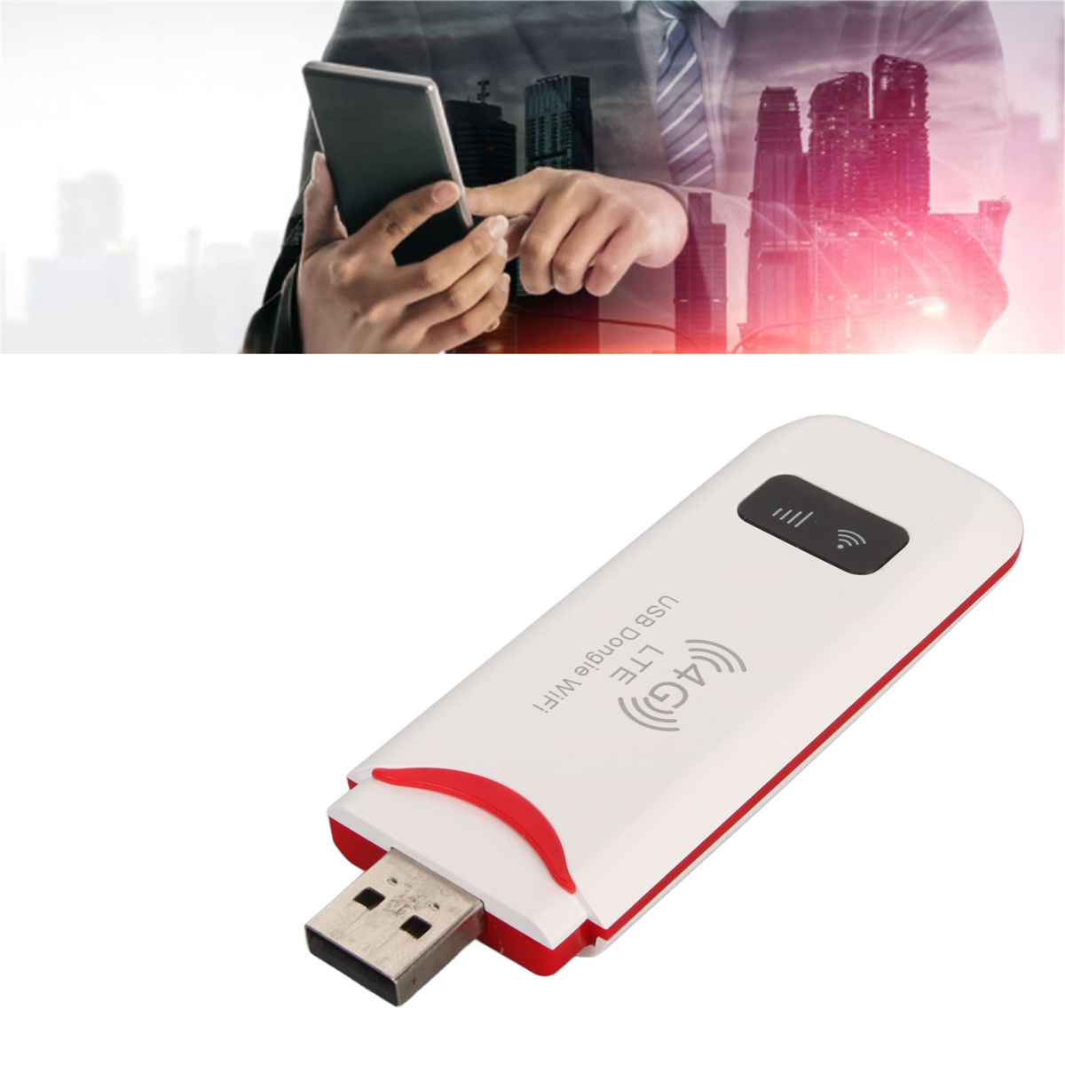 Person verwendet Telefon, mit einem USB-WLAN-Dongle.