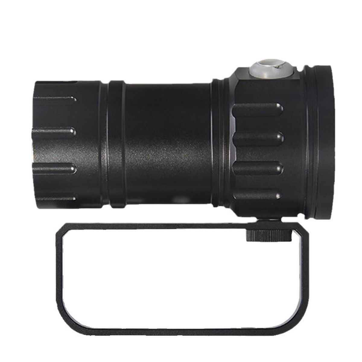 Schwarze Taschenlampe mit Griff und silbernem Knopf, Nahaufnahme.