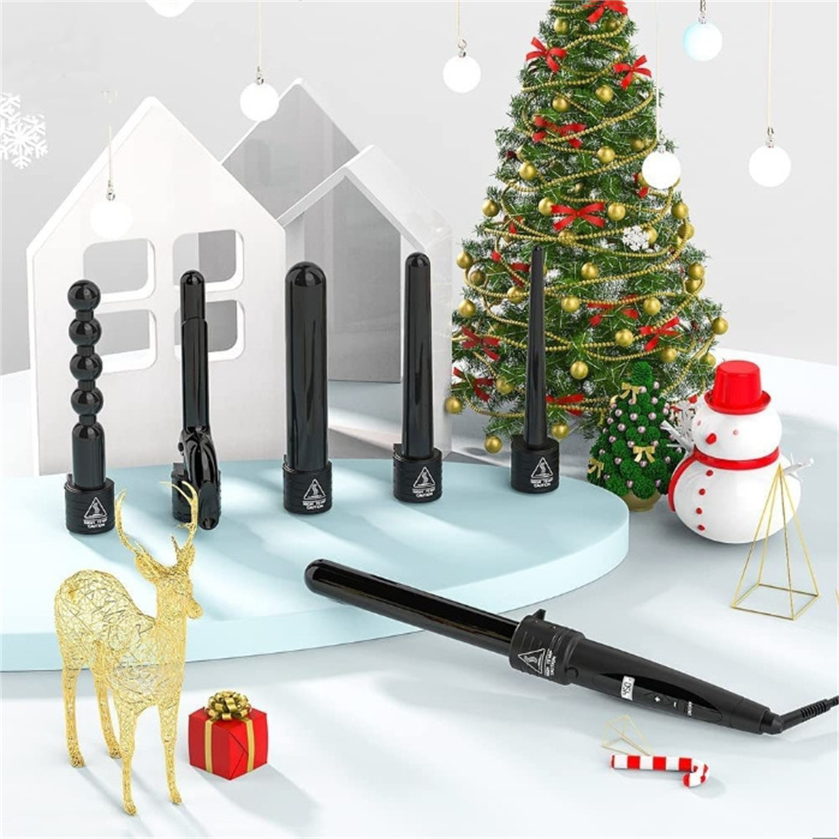 Haarstyling-Lockenstäbe, Weihnachtsbaum, Schneemann und Dekorationsartikel.